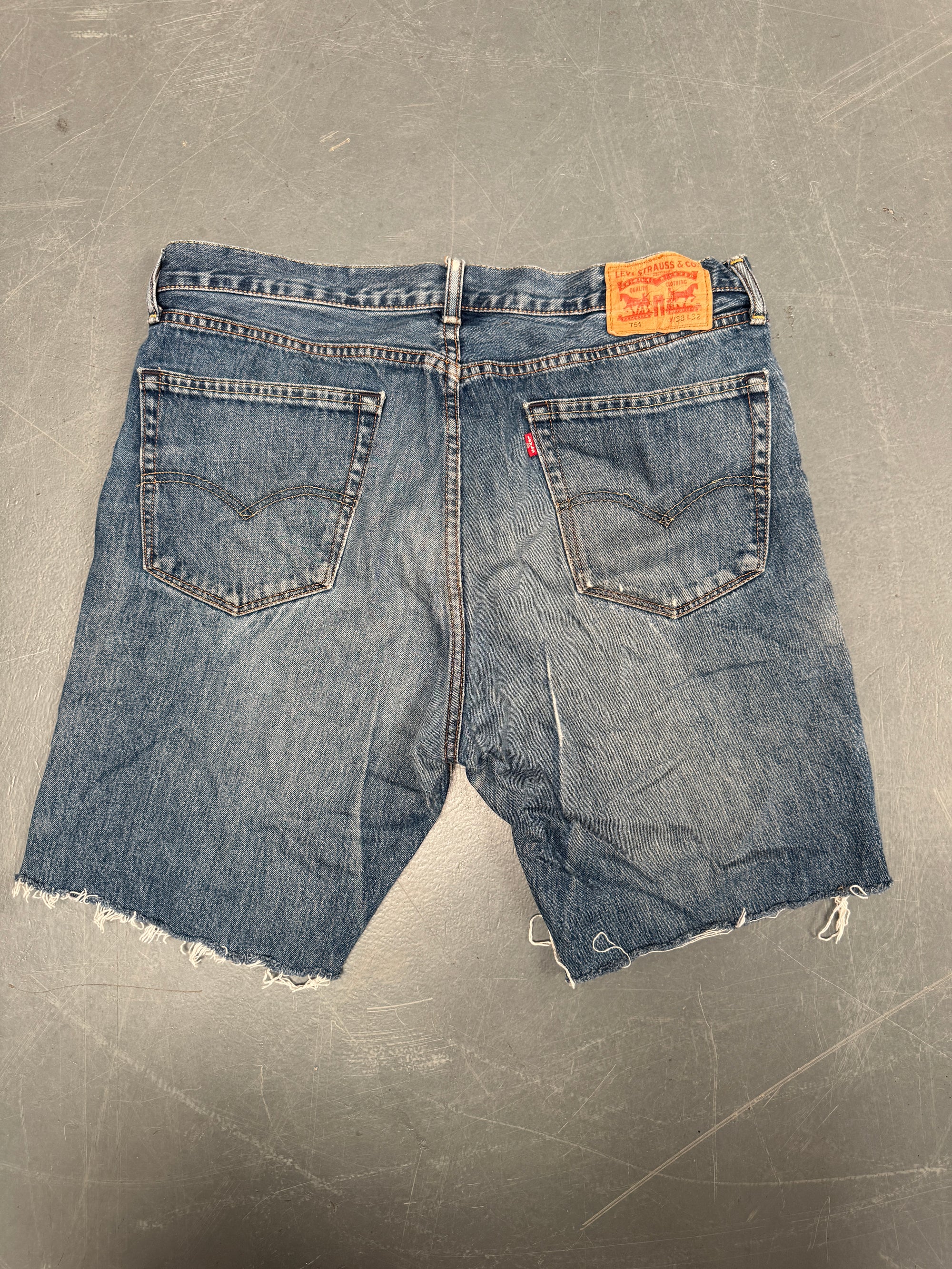 Vintage Levis Cut Off Denim Shorts - 90s Made - W 38 - SH719