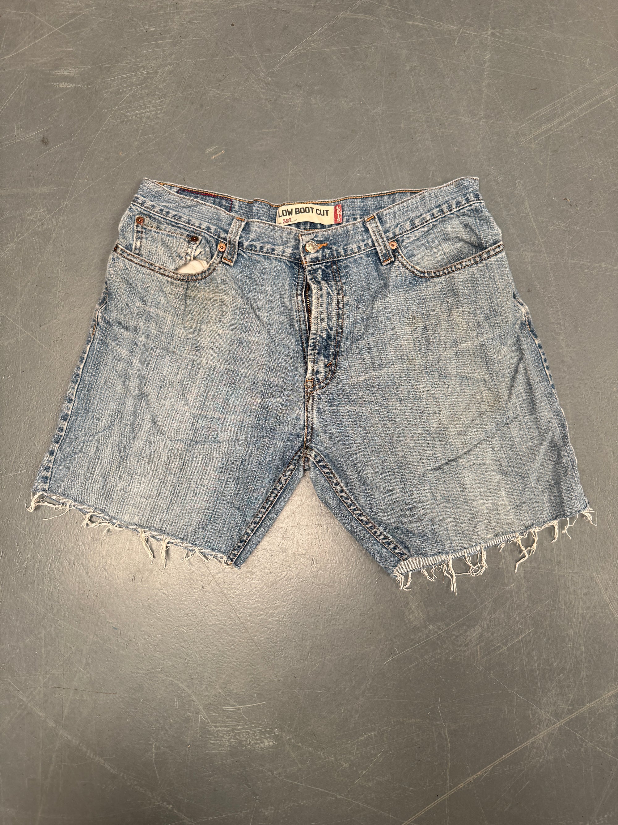 Vintage Levis Cut Off Denim Shorts - 90s Made - W 34 - SH726