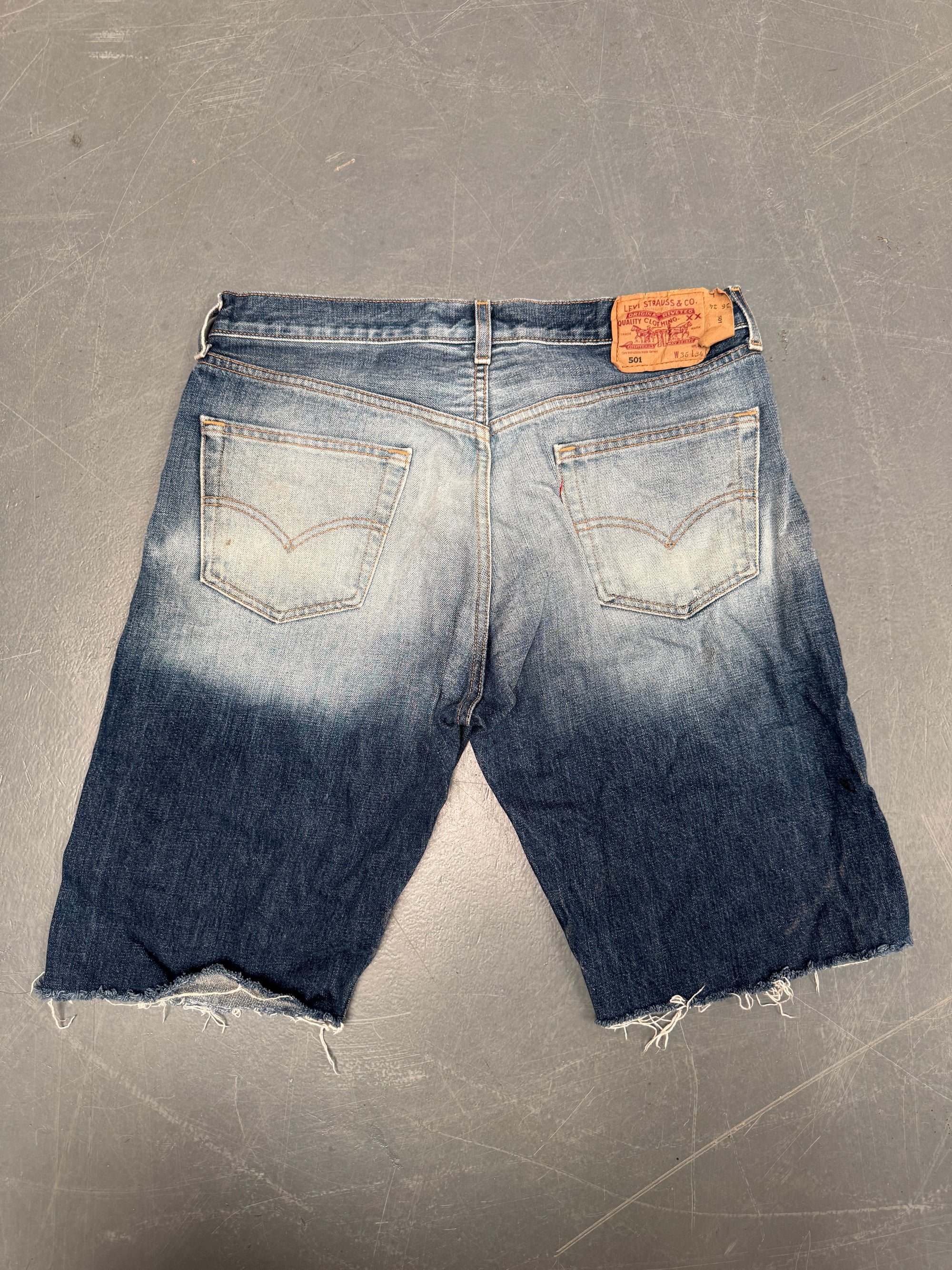 Vintage Levis Cut Off Denim Shorts - 90s Made - W 32 - SH731