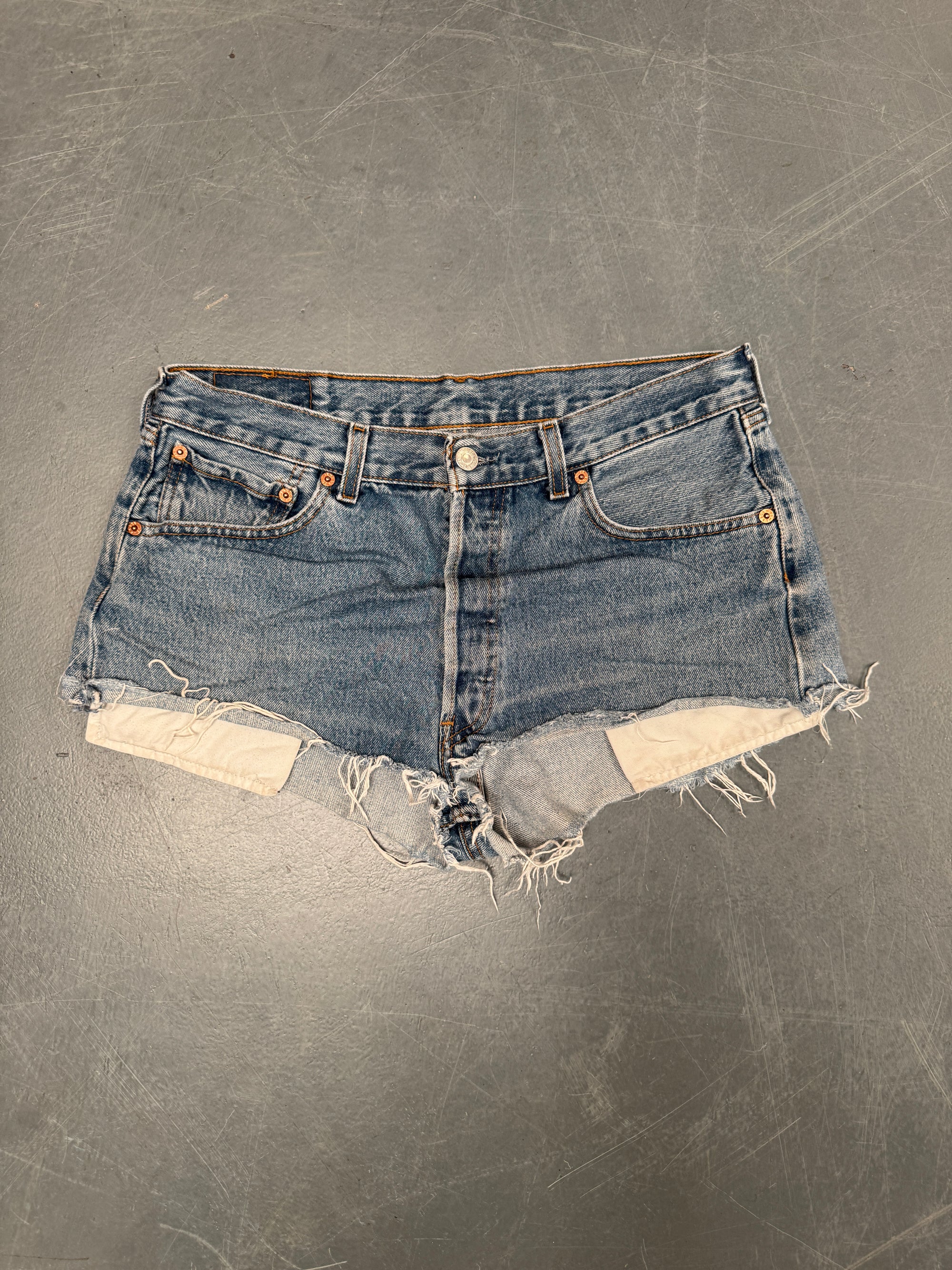 Vintage Levis Cut Off Denim Shorts - 90s Made - W 32 - SH732