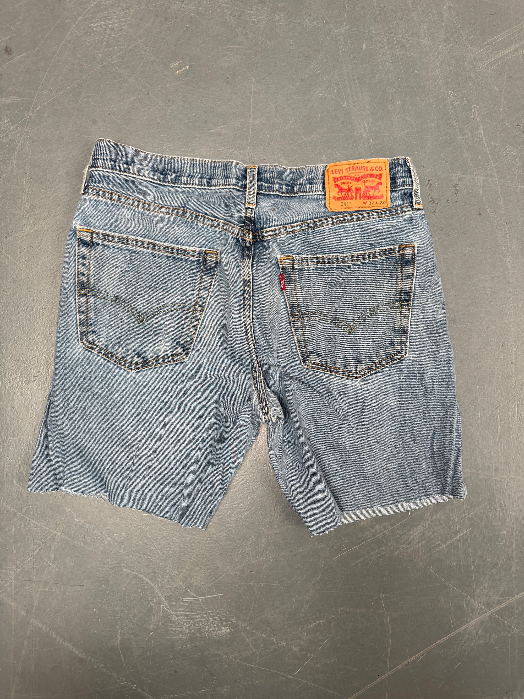 Vintage Levis Cut Off Denim Shorts - 90s Made - W 32 - SH733