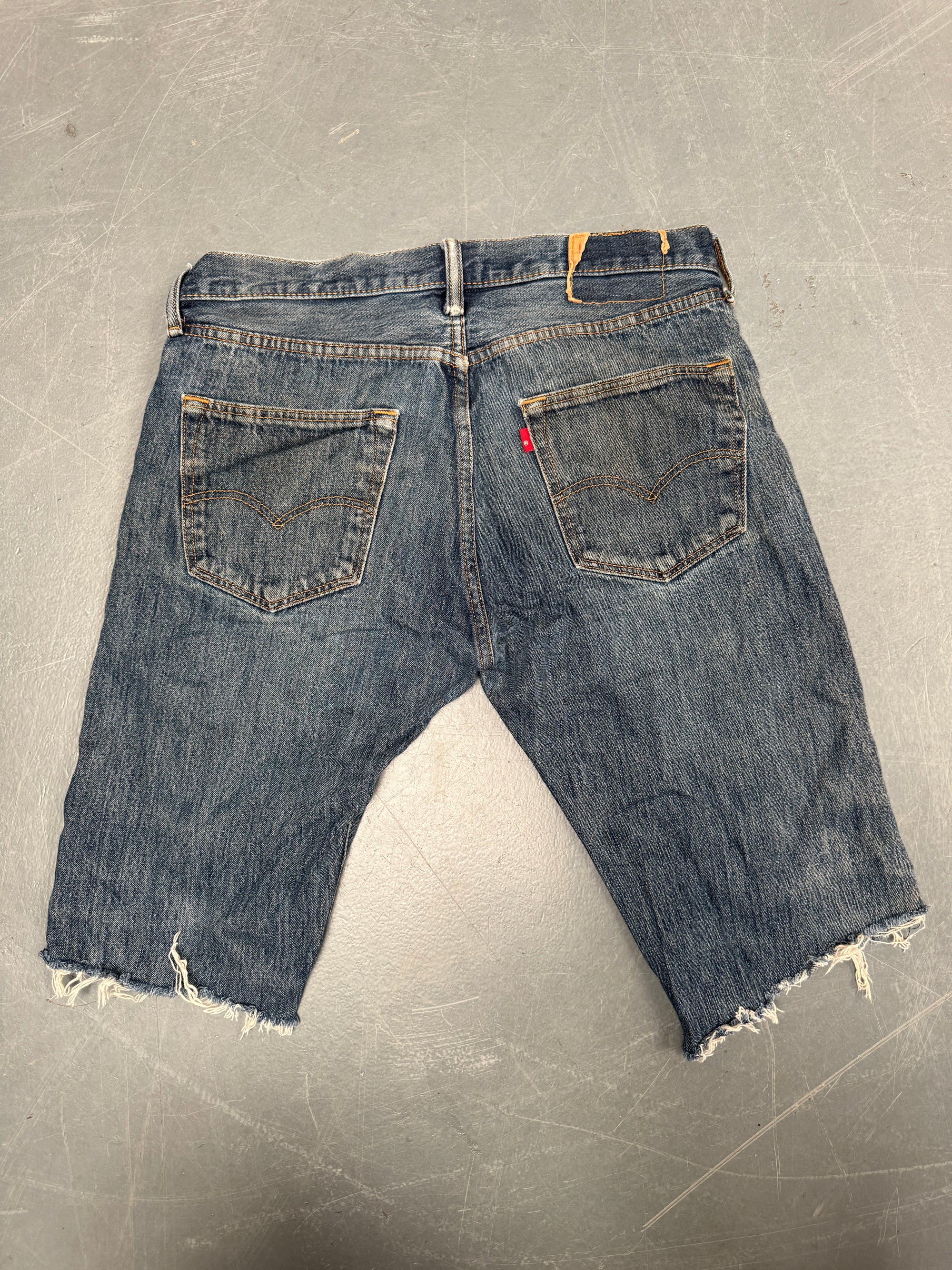 Vintage Levis Cut Off Denim Shorts - 90s Made - W 34 - SH737