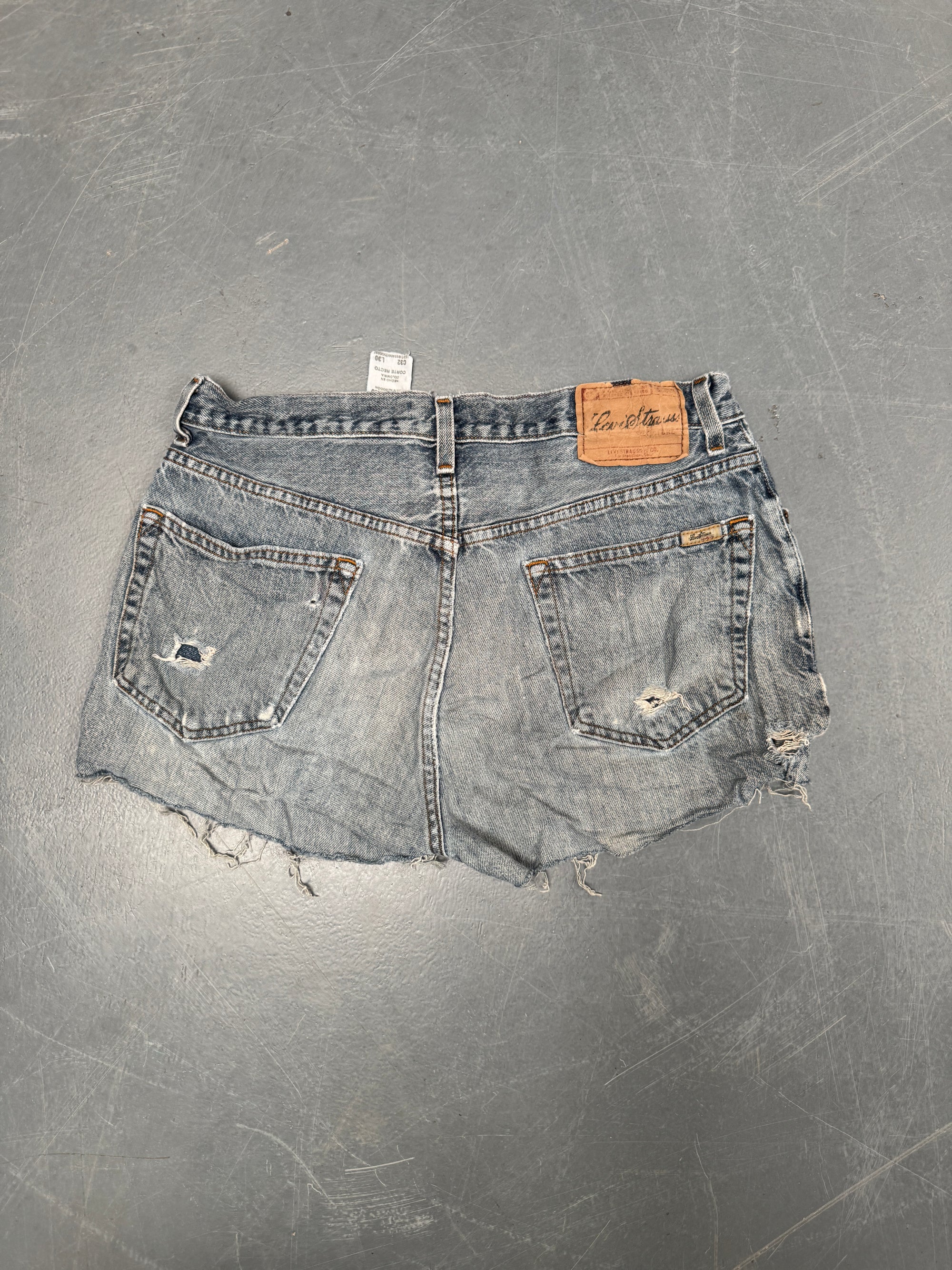 Vintage Levis Cut Off Denim Shorts - 90s Made - W 32 - SH741