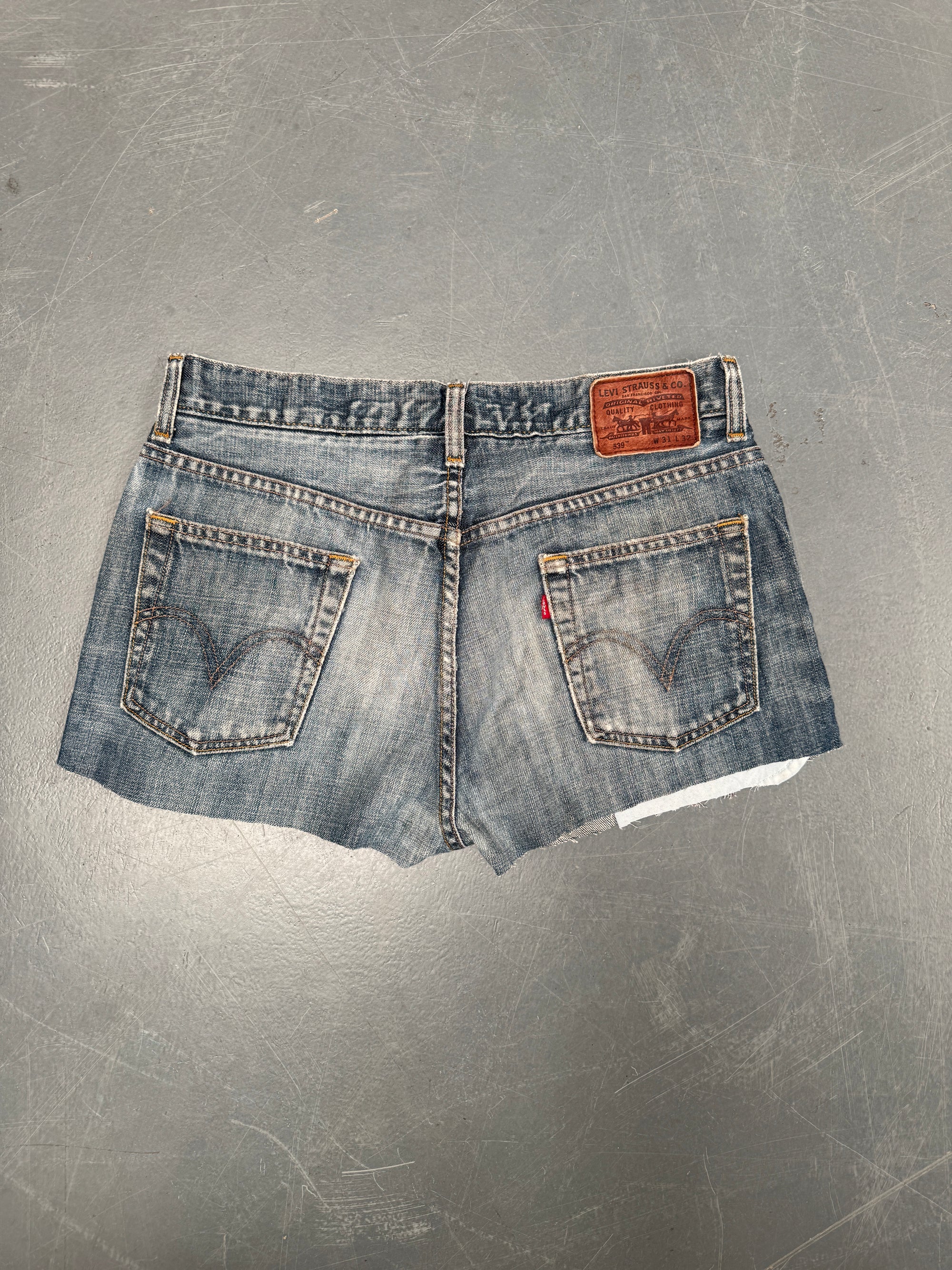 Vintage Levis Cut Off Denim Shorts - 90s Made - W 32 - SH752
