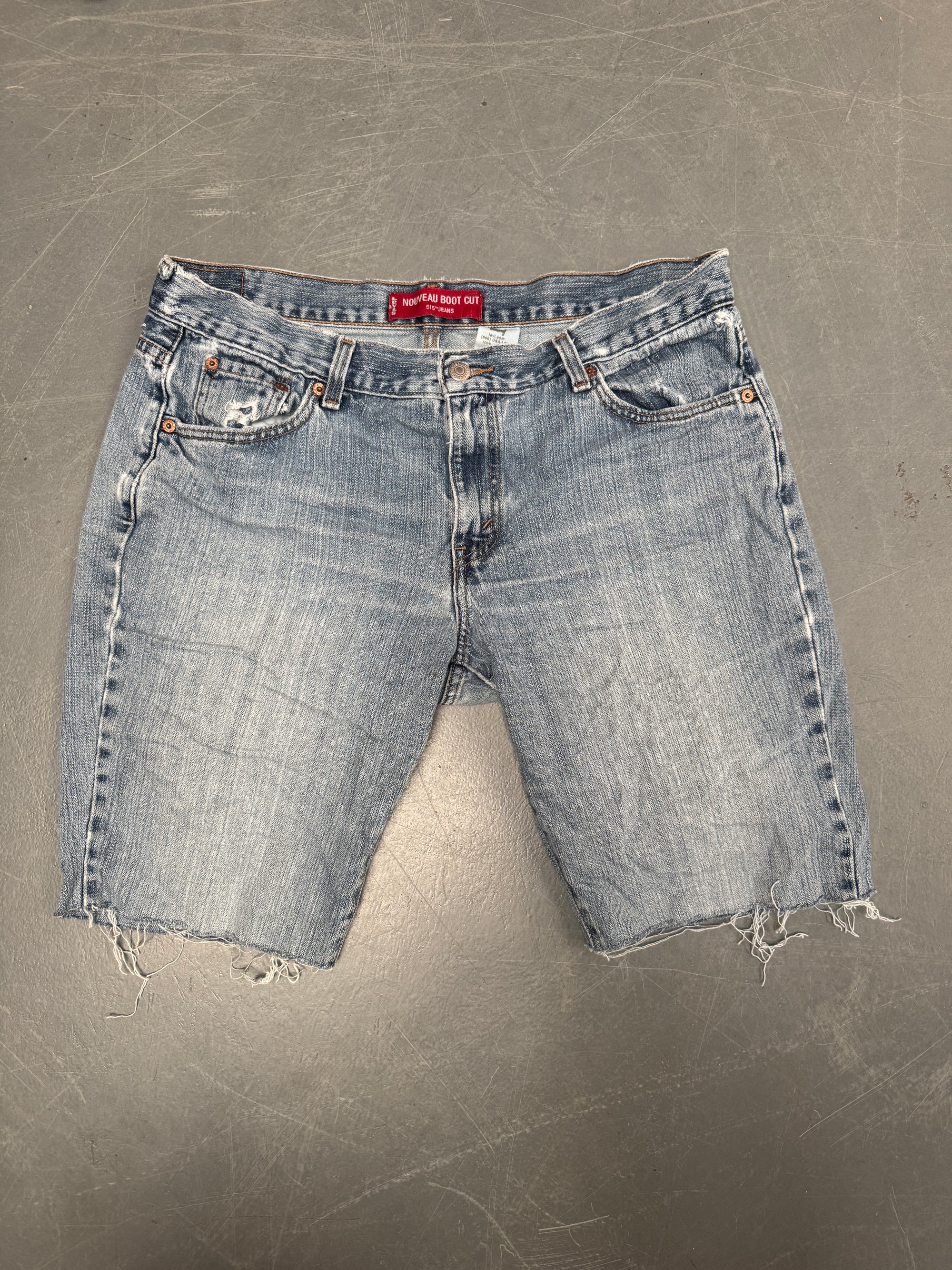 Vintage Levis Cut Off Denim Shorts - 90s Made - W 34 - SH762