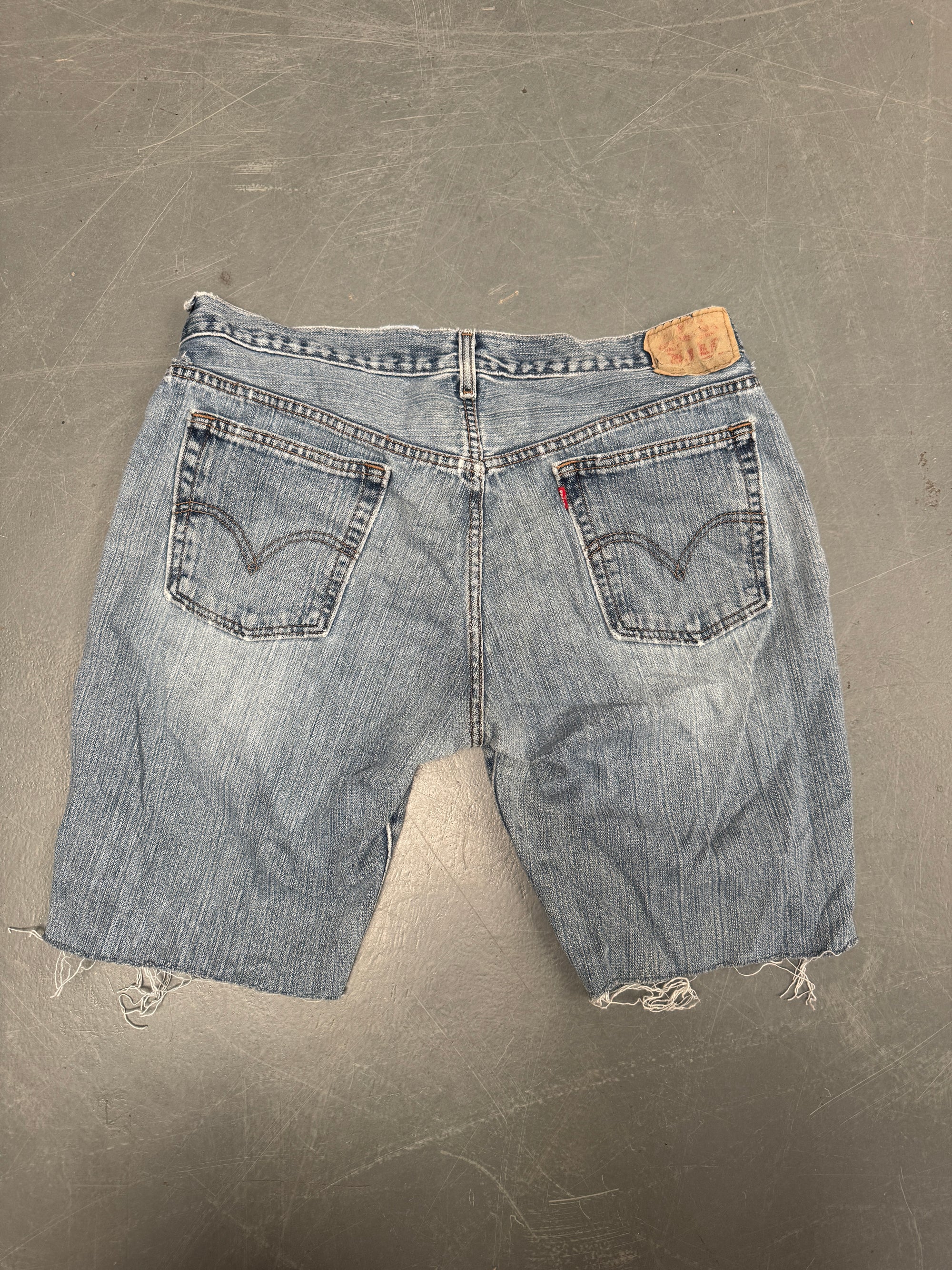Vintage Levis Cut Off Denim Shorts - 90s Made - W 34 - SH762