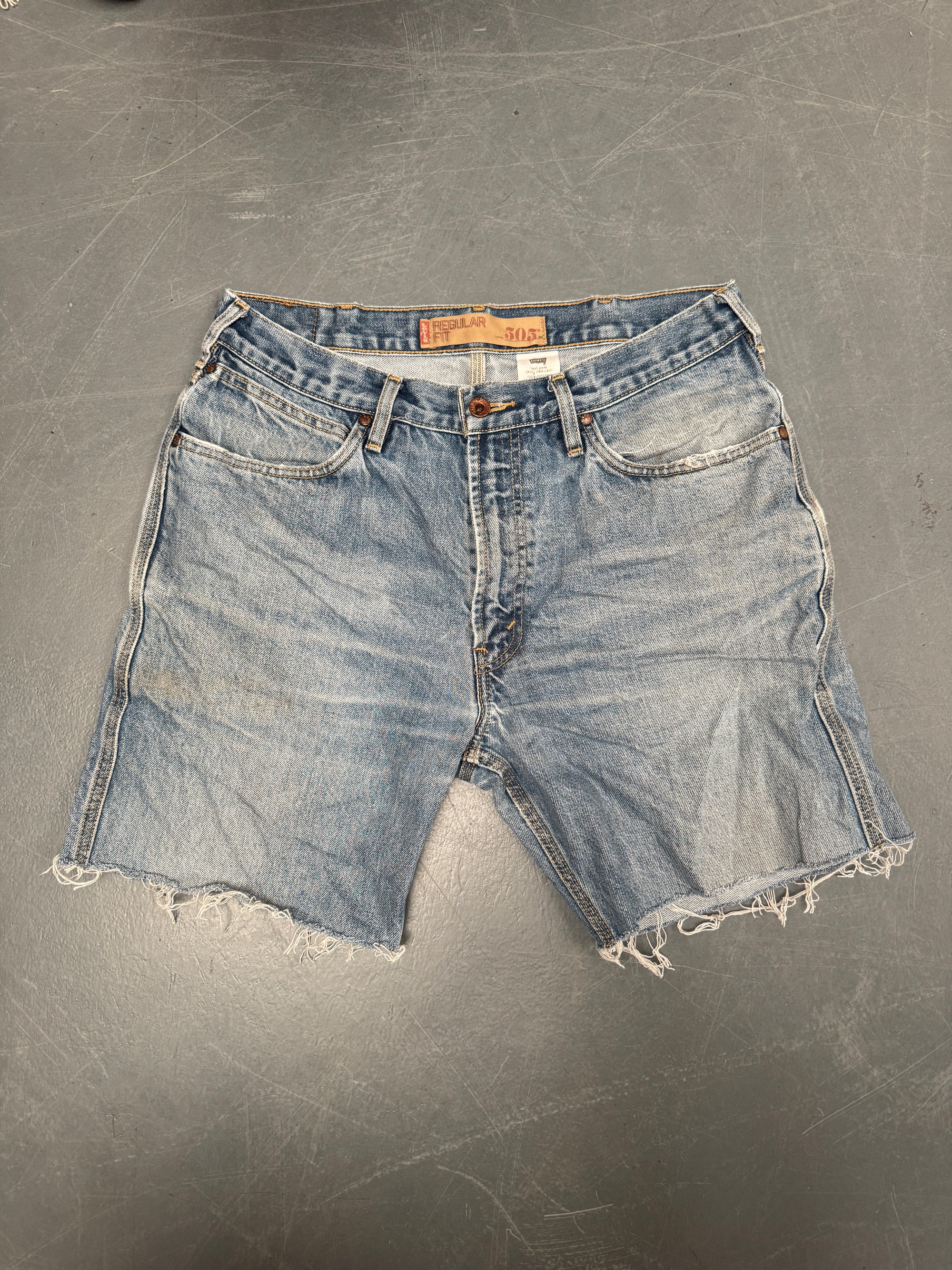 Vintage Levis Cut Off Denim Shorts - 90s Made - W 32 - SH764
