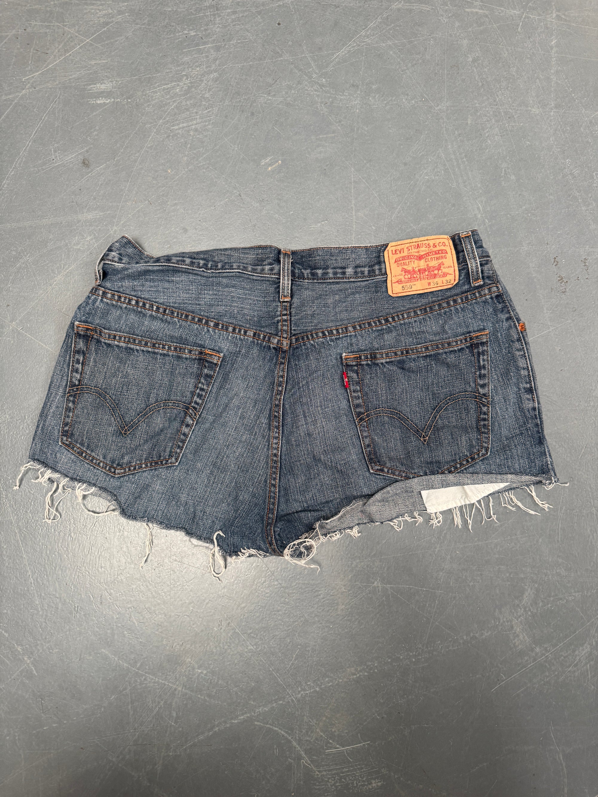 Vintage Levis Cut Off Denim Shorts - 90s Made - W 34 - SH768