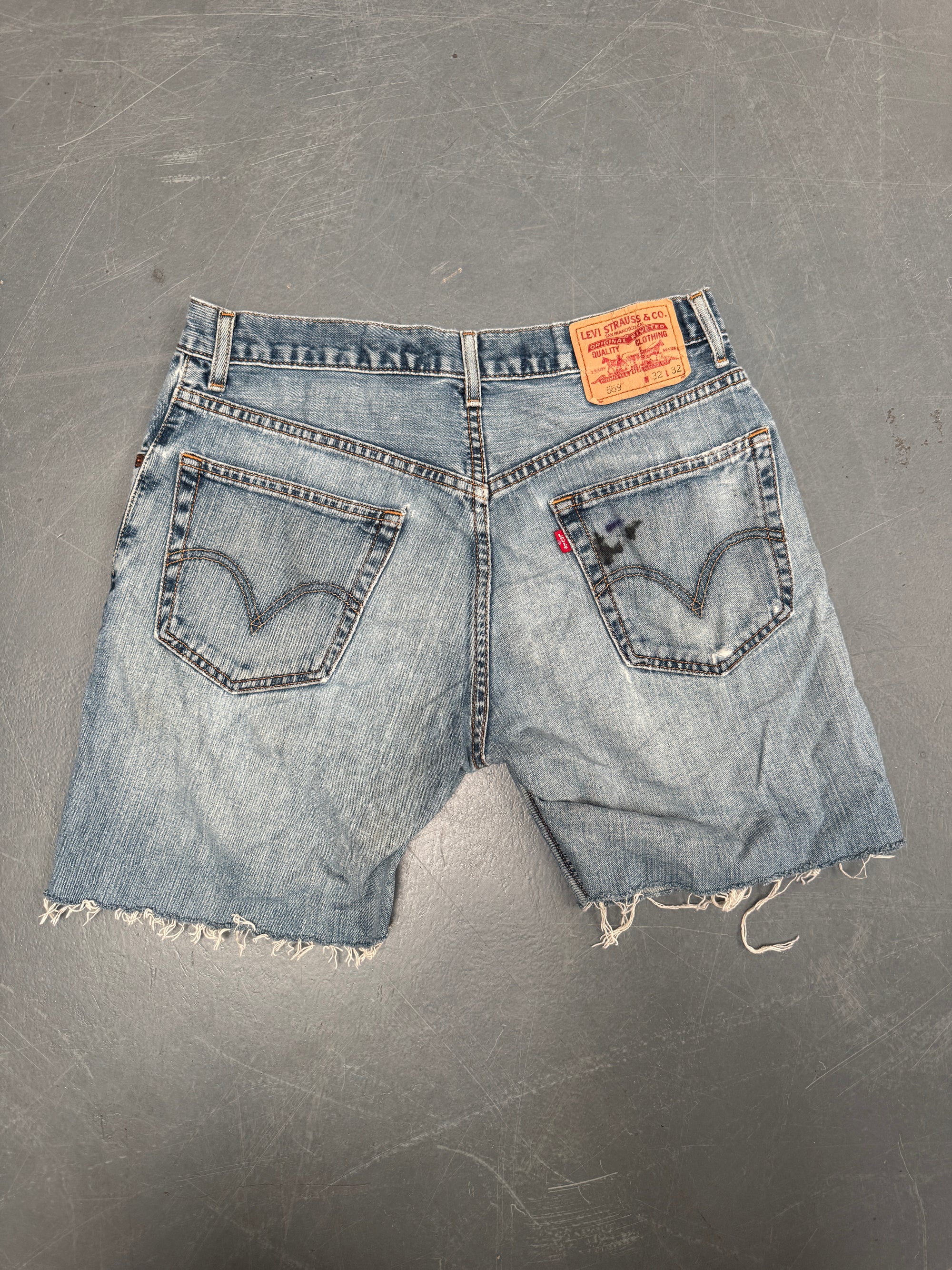 Vintage Levis Cut Off Denim Shorts - 90s Made - W 32 - SH772
