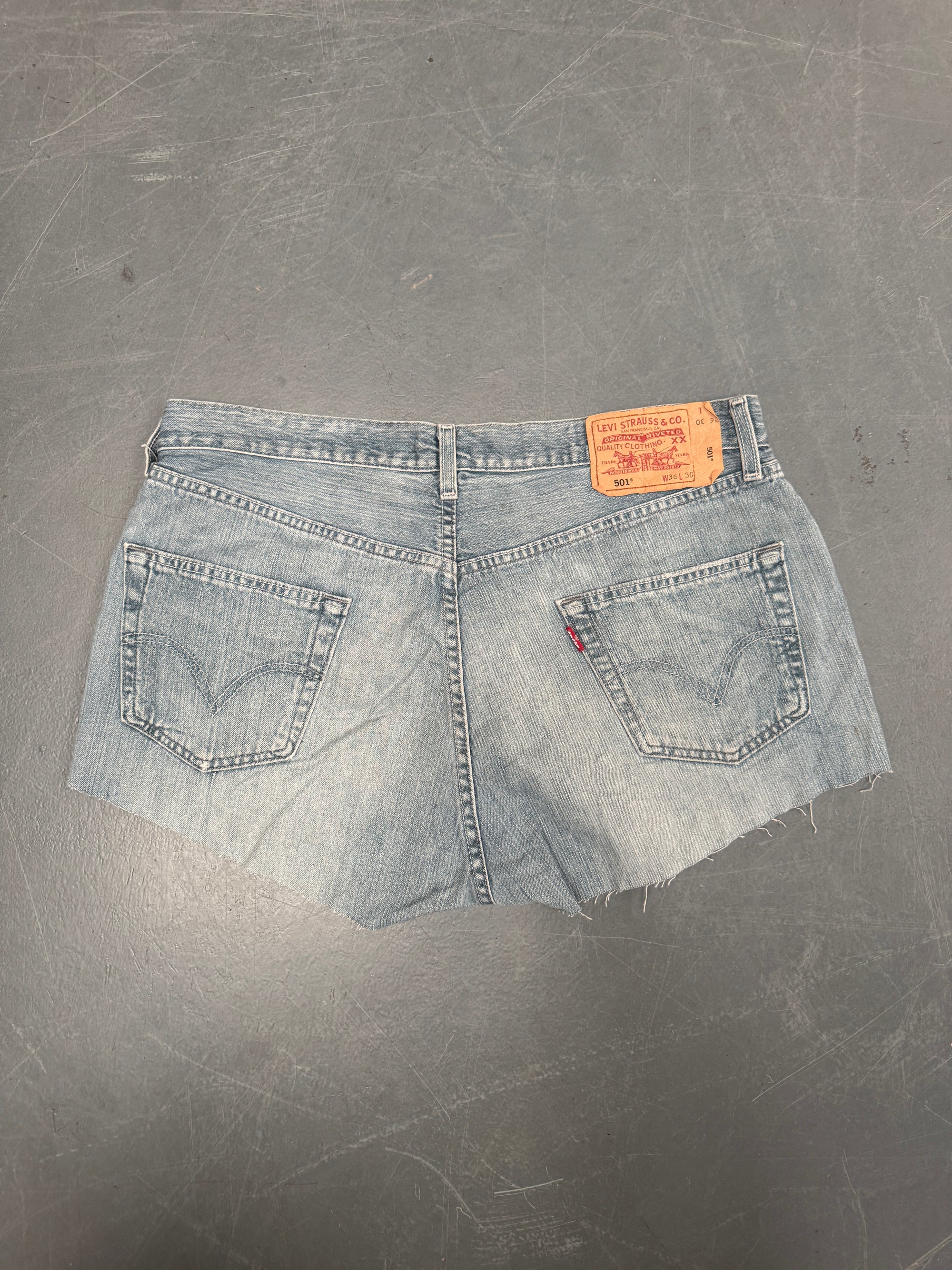 Vintage Levis Cut Off Denim Shorts - 90s Made - W 34 - SH777