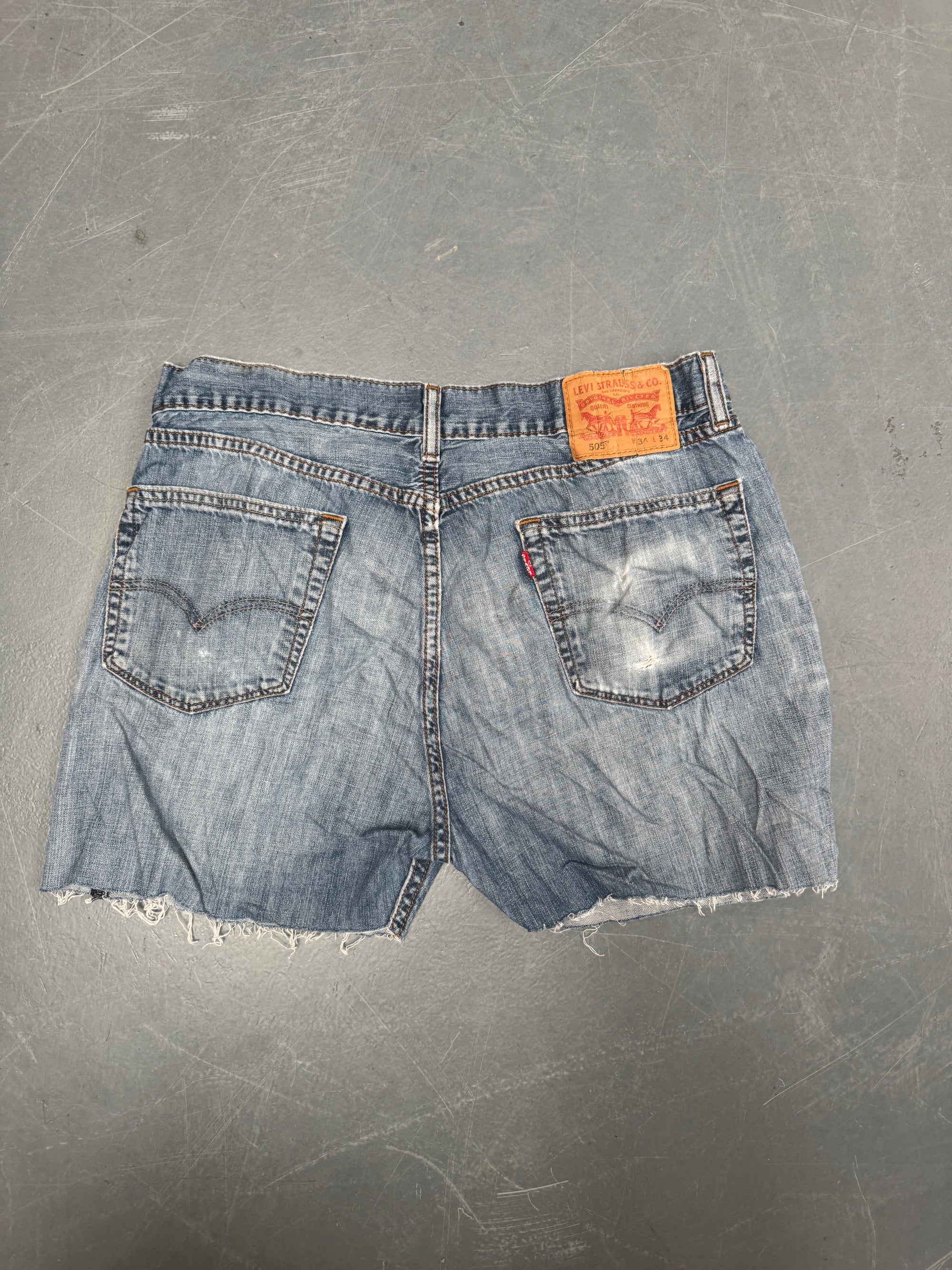 Vintage Levis Cut Off Denim Shorts - 90s Made - W 32 - SH779