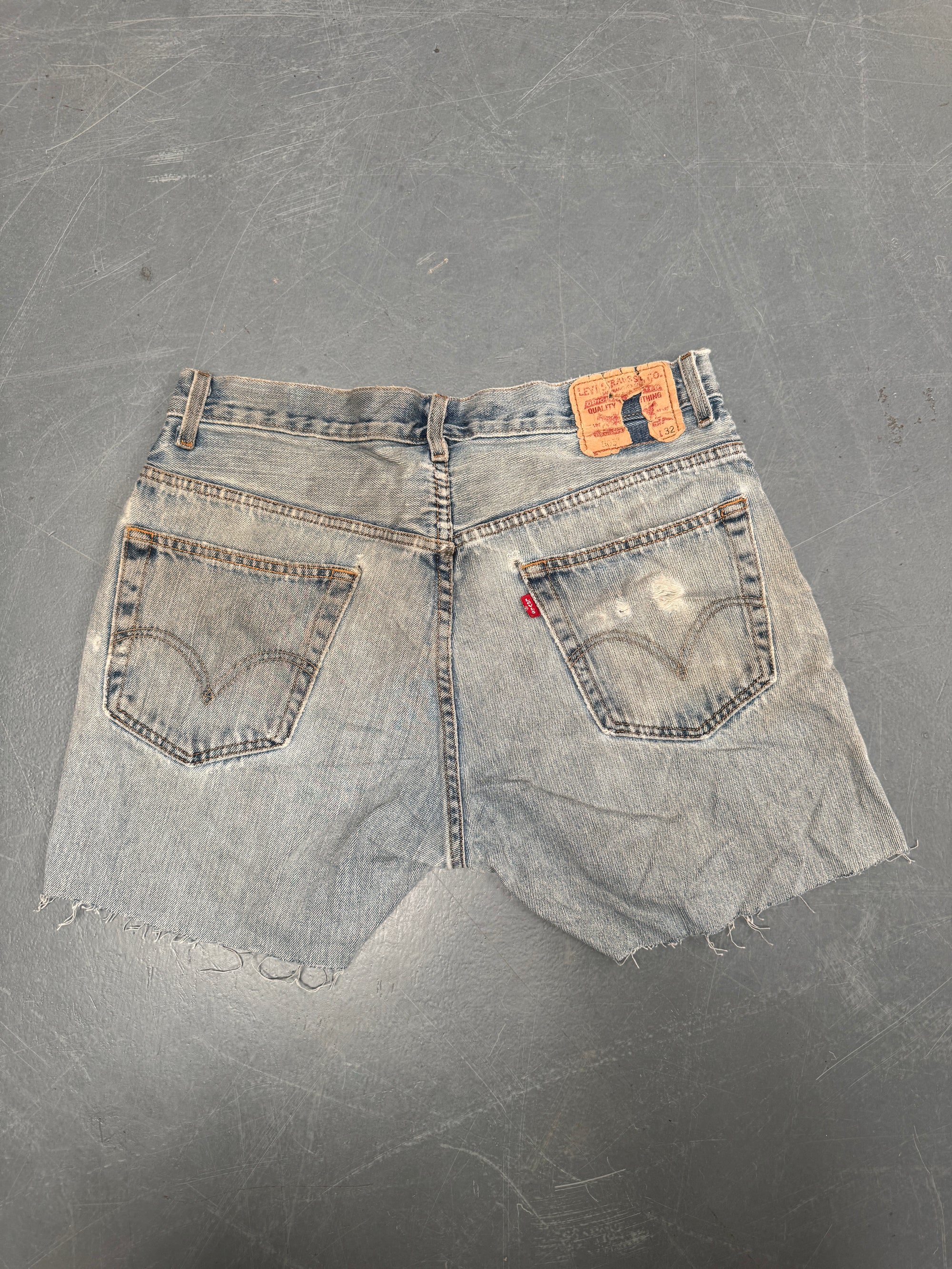 Vintage Levis Cut Off Denim Shorts - 90s Made - W 32 - SH784