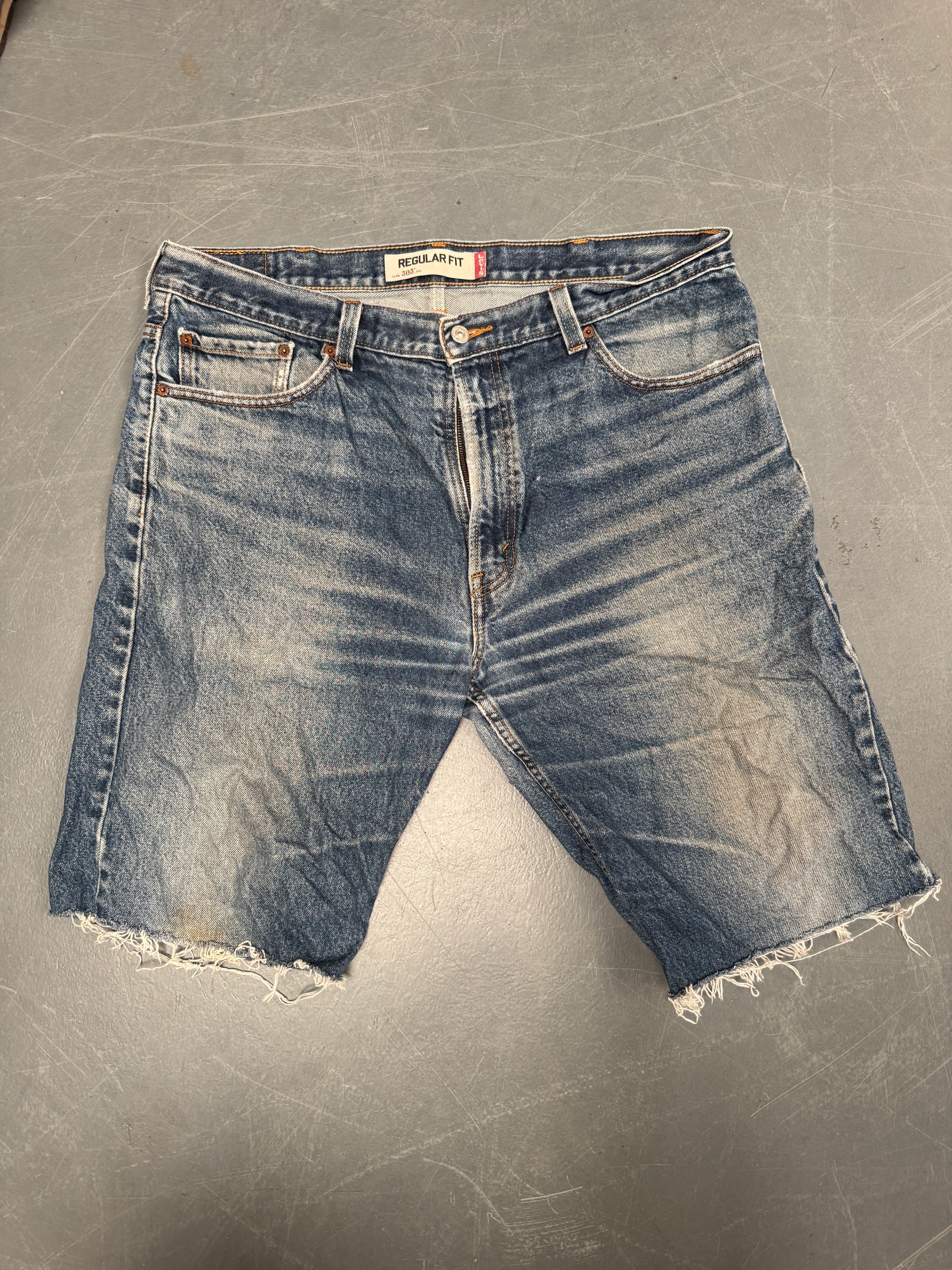 Vintage Levis Cut Off Denim Shorts - 90s Made - W 38 - SH792