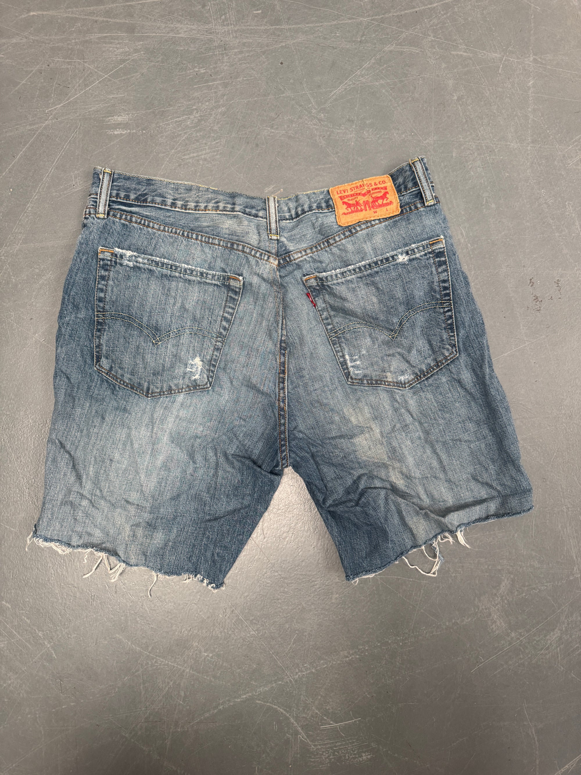 Vintage Levis Cut Off Denim Shorts - 90s Made - W 34 - SH797