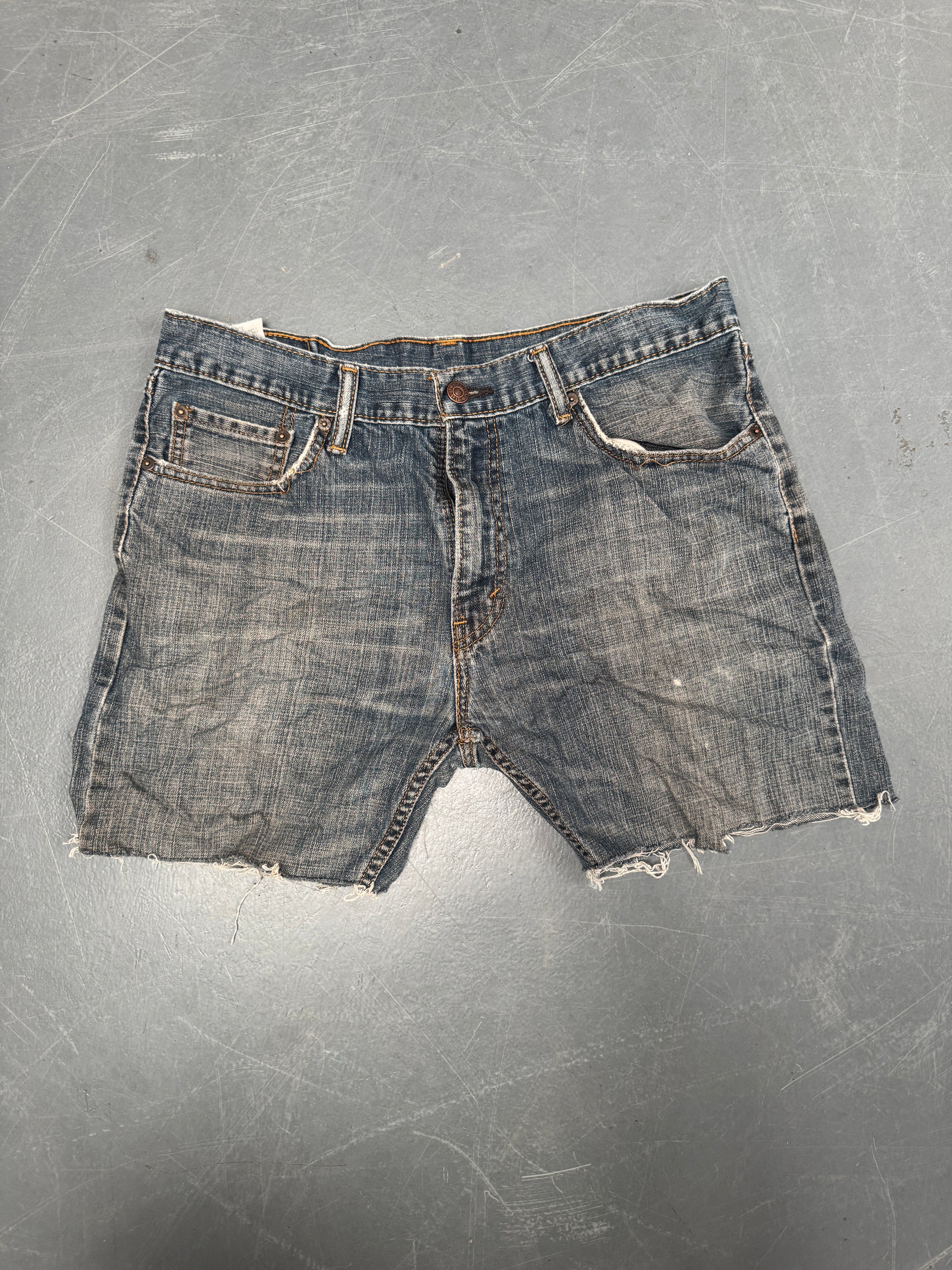Vintage Levis Cut Off Denim Shorts - 90s Made - W 34 - SH800