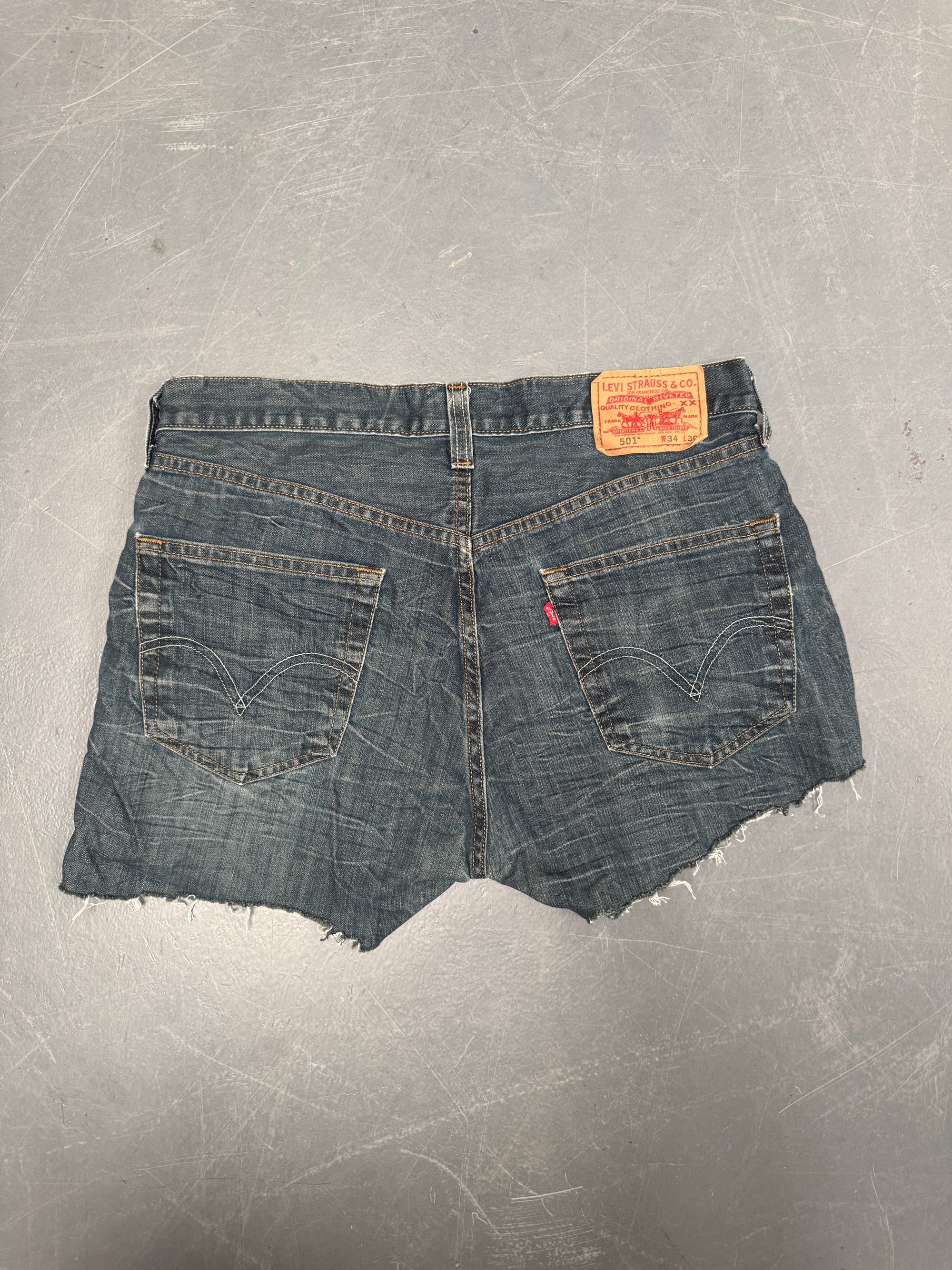 Vintage Levis Cut Off Denim Shorts - 90s Made - W 34 - SH802