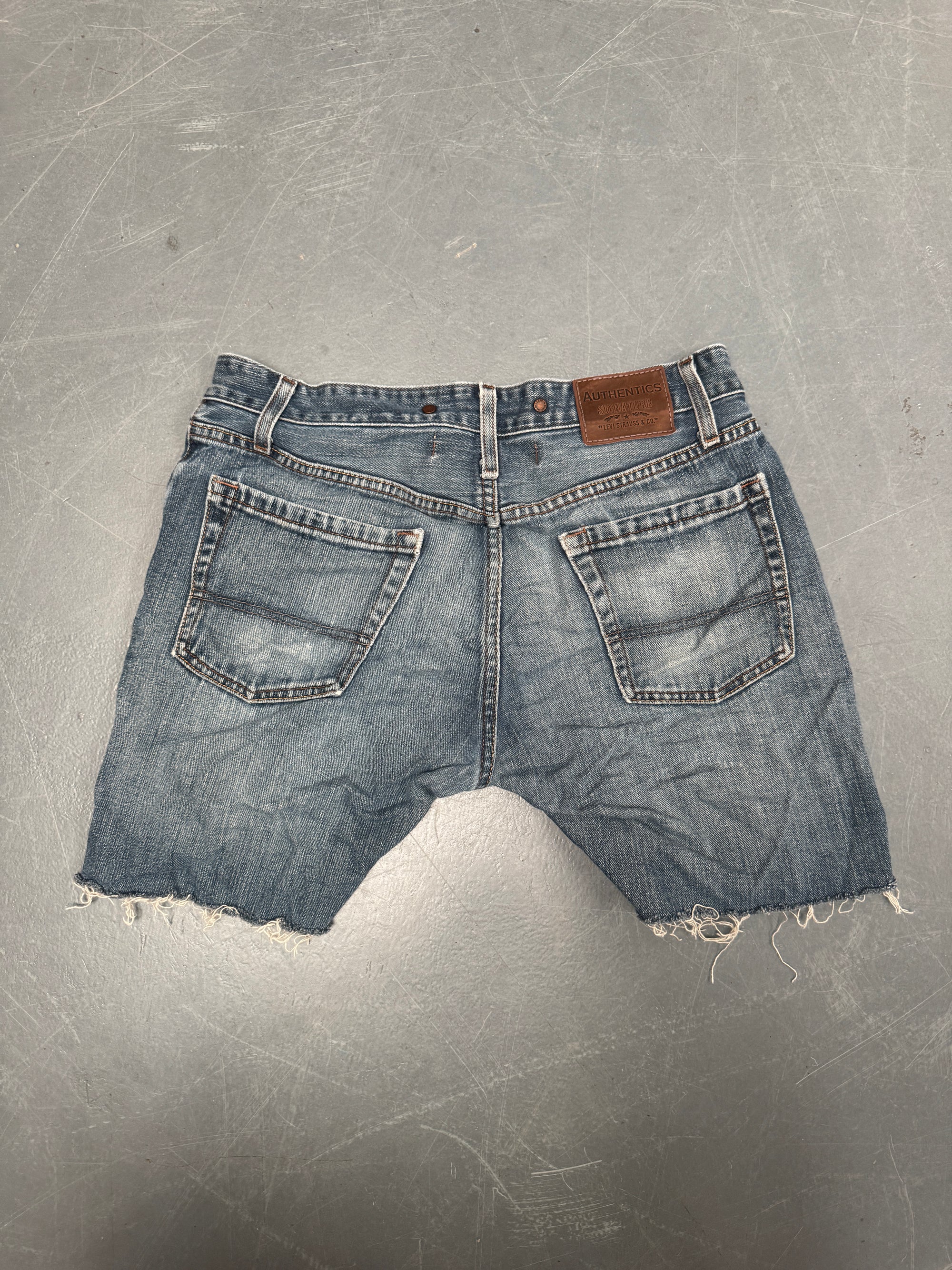 Vintage Levis Cut Off Denim Shorts - 90s Made - W 30 - SH807