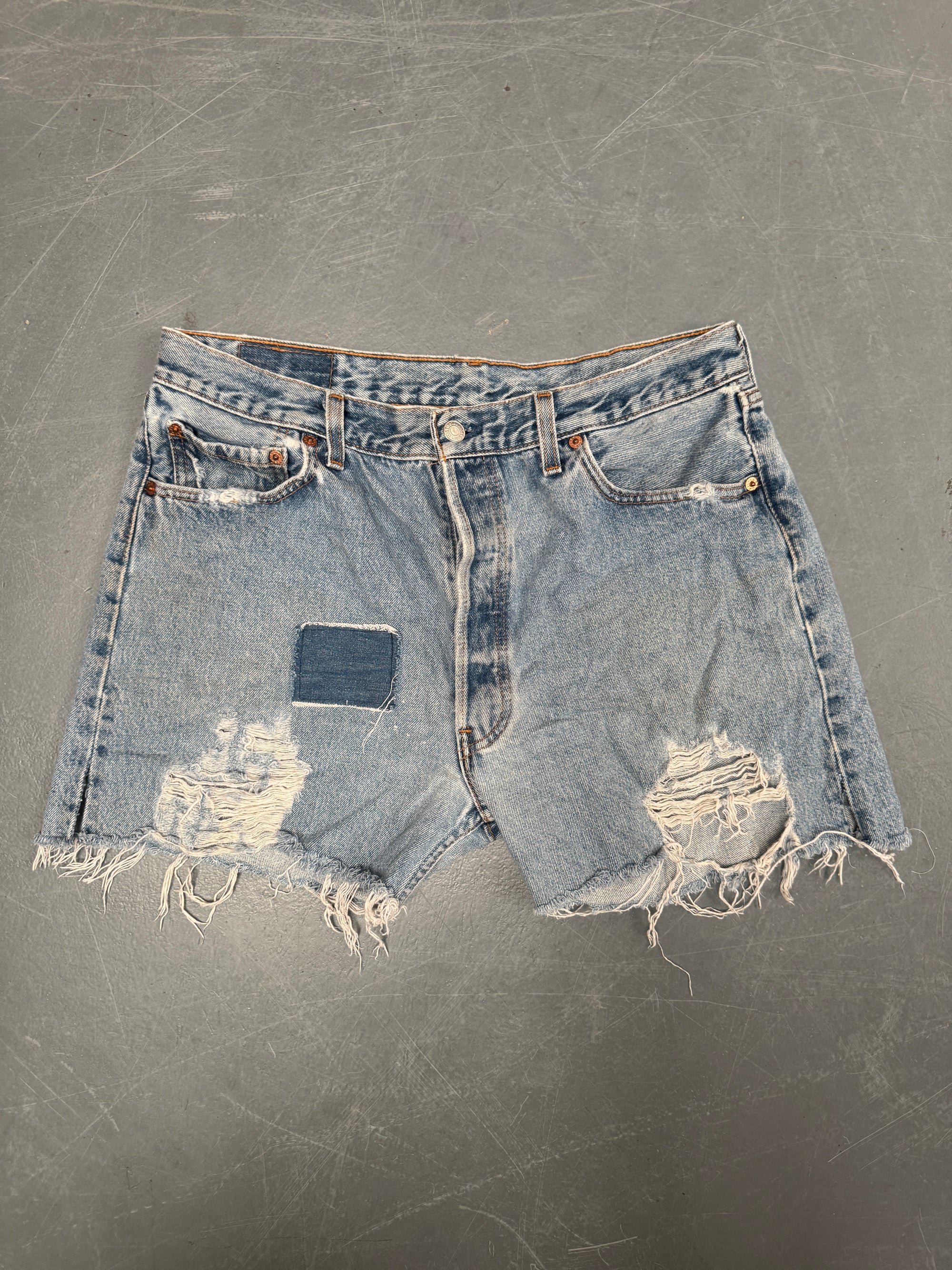 Vintage Levis Cut Off Denim Shorts - 90s Made - W 32 - SH811