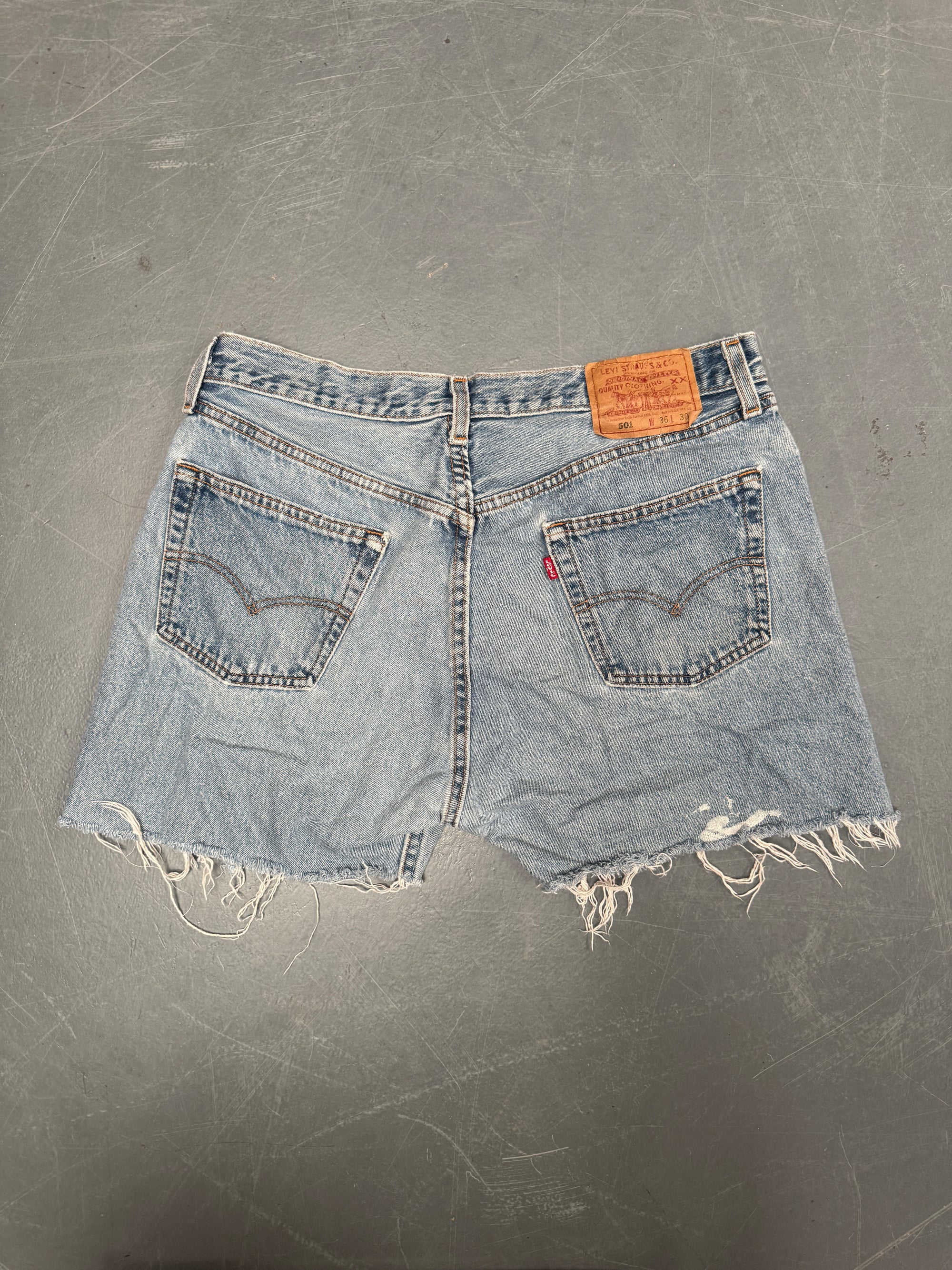 Vintage Levis Cut Off Denim Shorts - 90s Made - W 32 - SH811