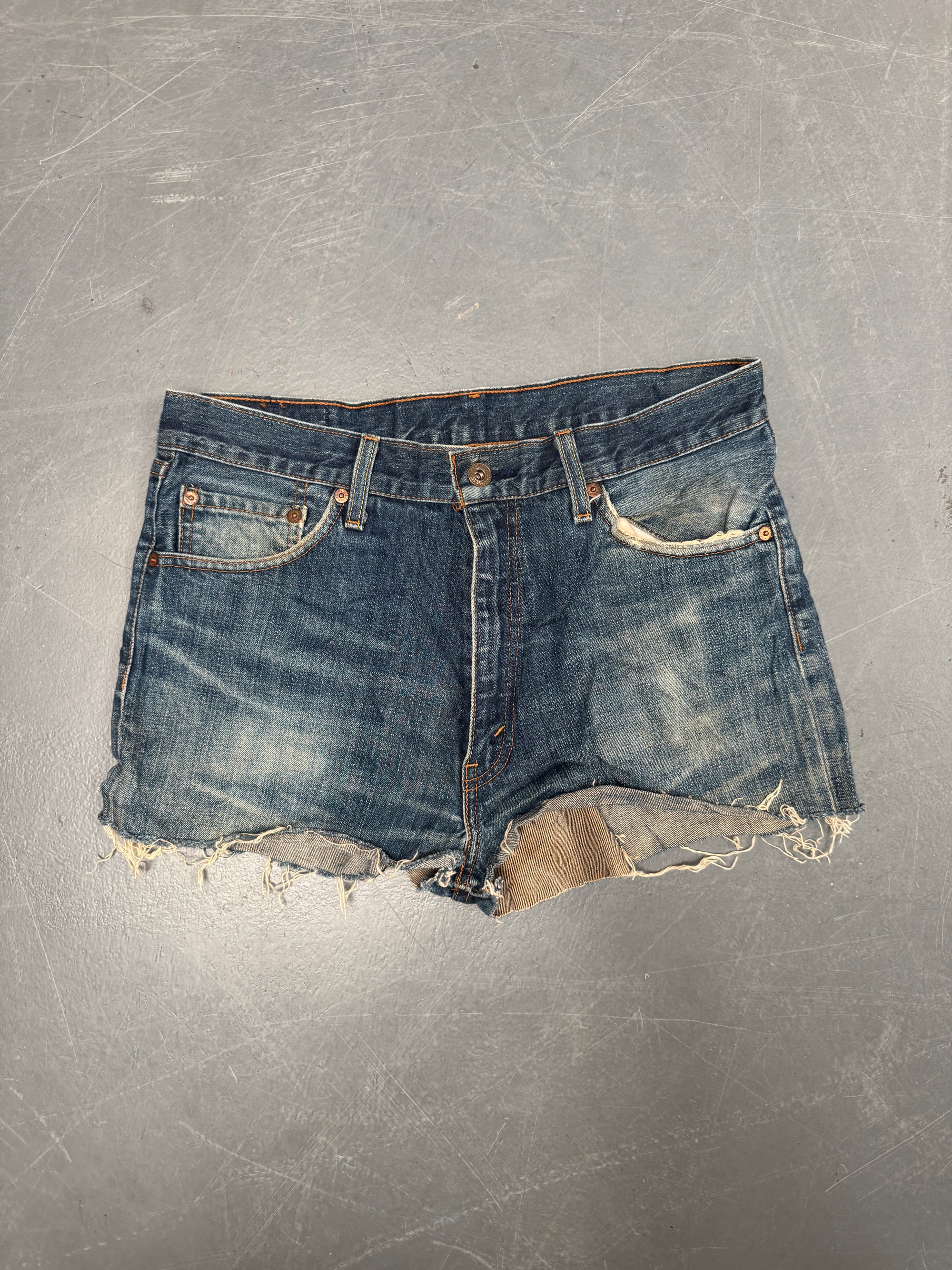 Vintage Levis Cut Off Denim Shorts - 90s Made - W 32 - SH812