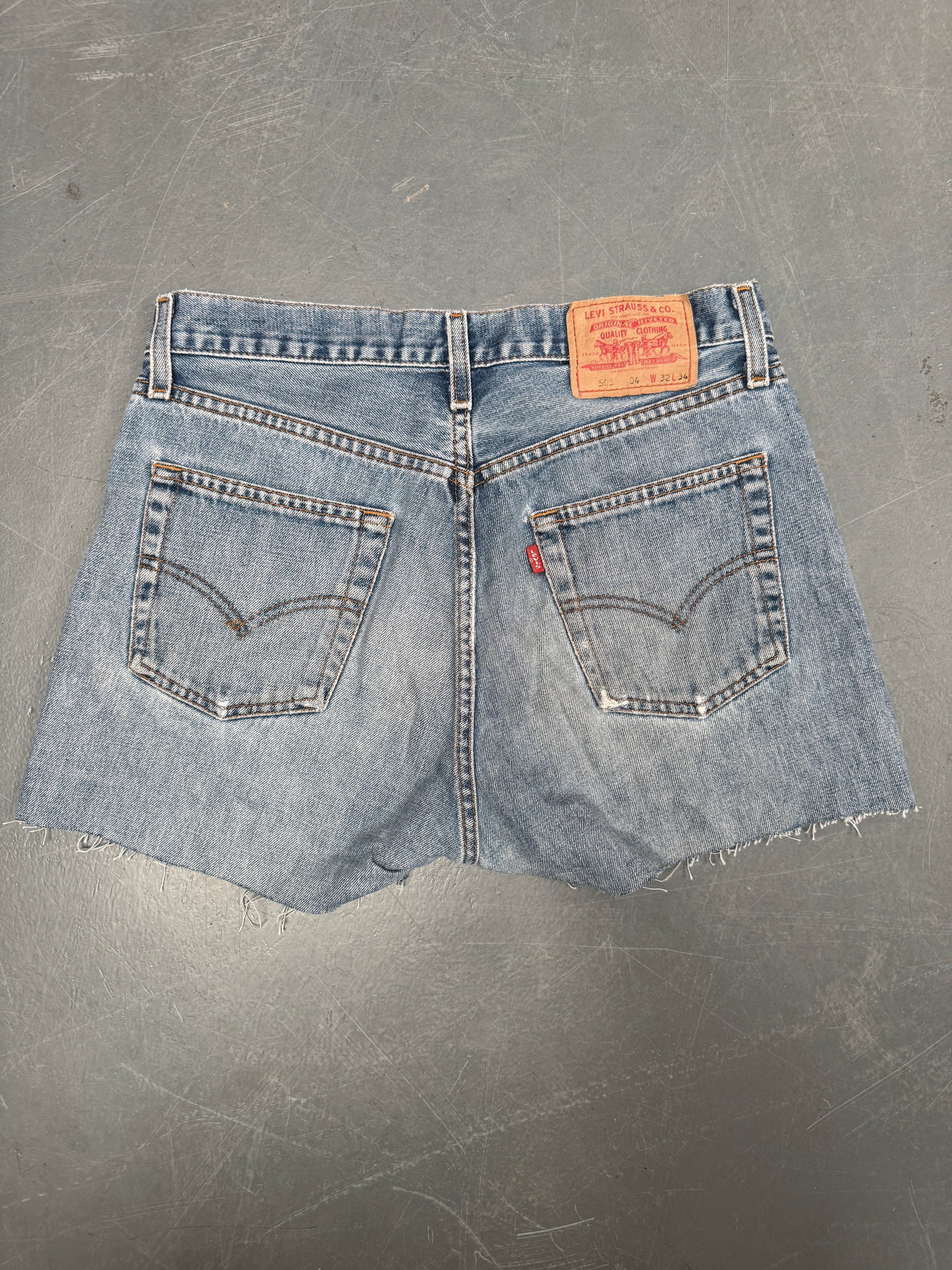 Vintage Levis Cut Off Denim Shorts - 90s Made - W 30 - SH813