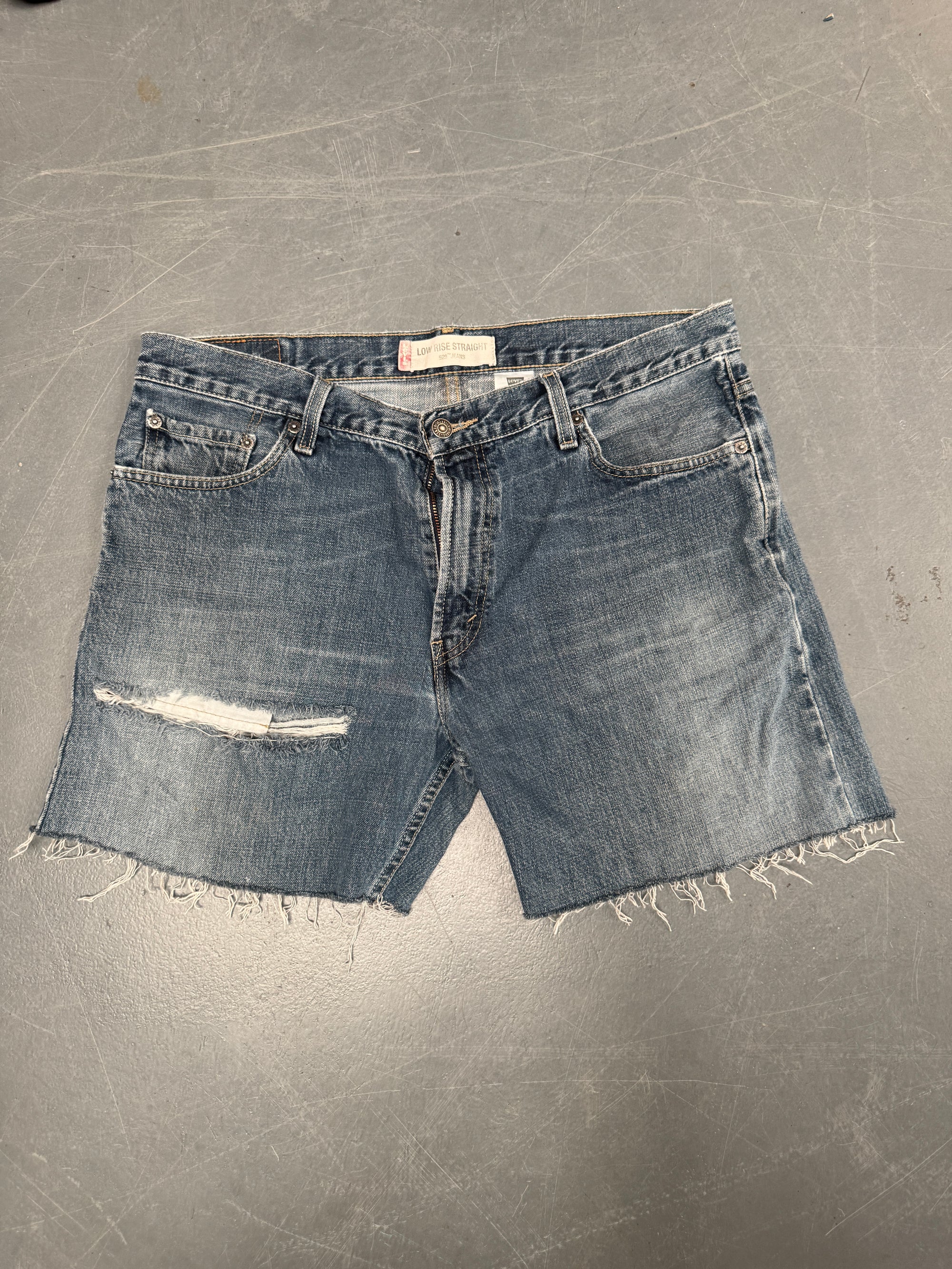 Vintage Levis Cut Off Denim Shorts - 90s Made - W 36 - SH814