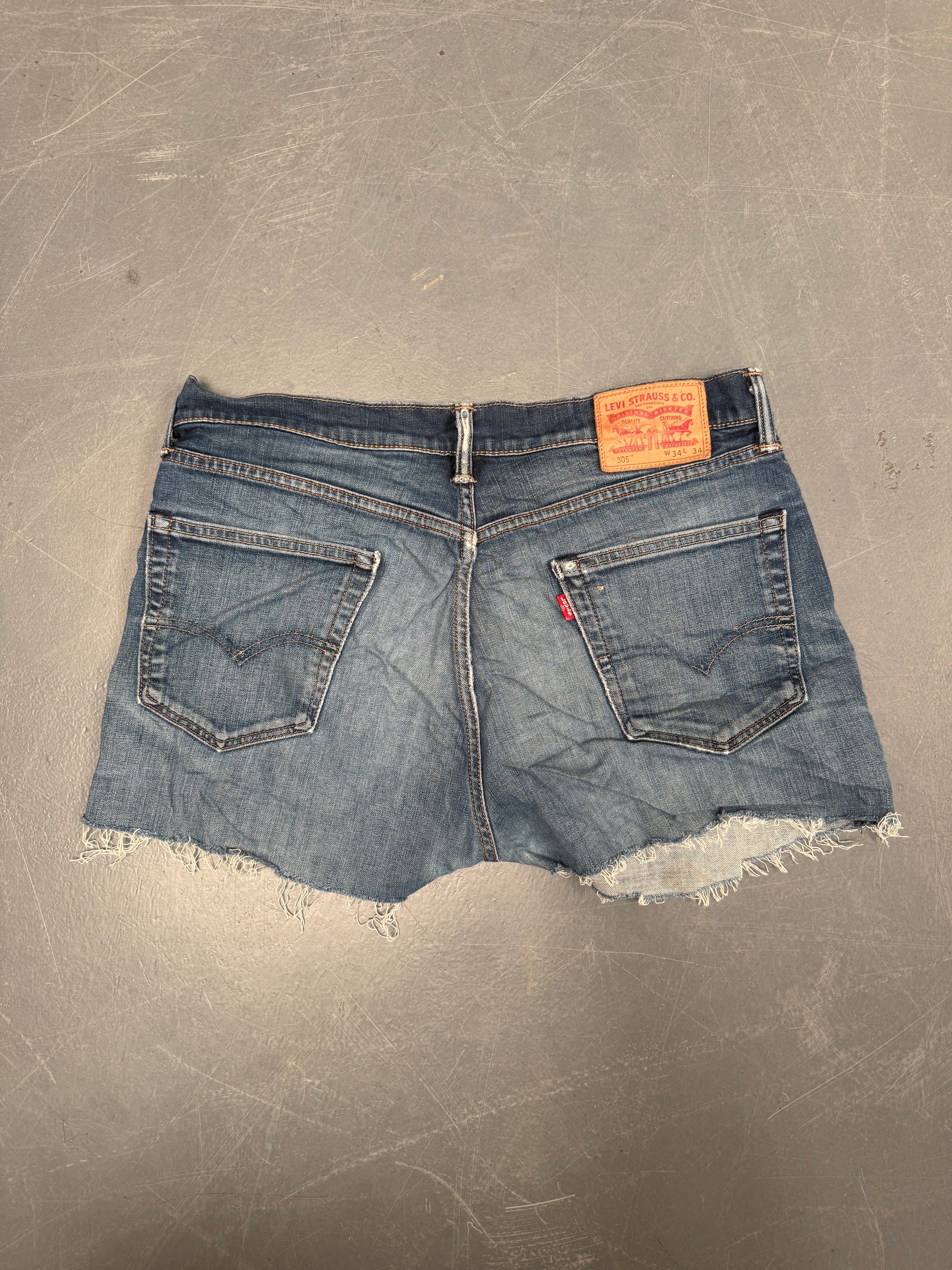 Vintage Levis Cut Off Denim Shorts - 90s Made - W 34 - SH820