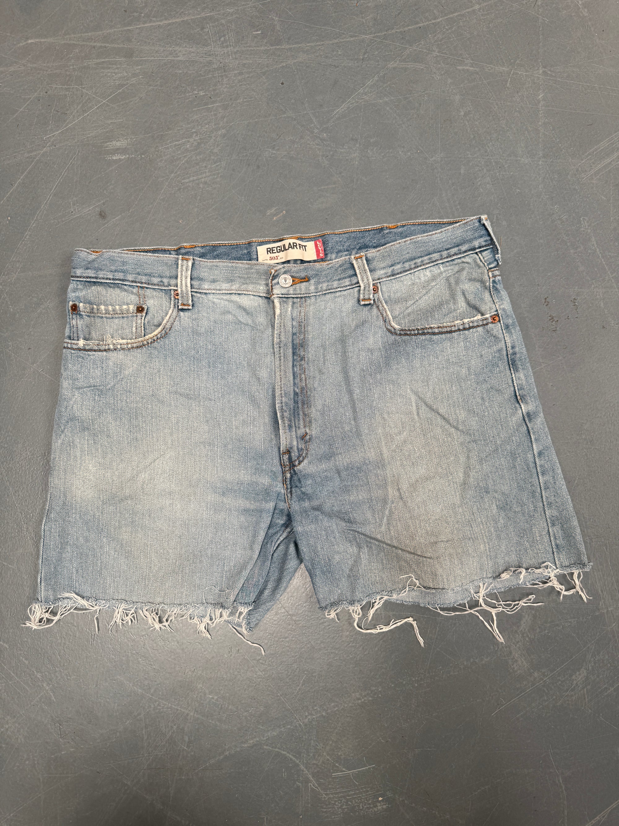 Vintage Levis Cut Off Denim Shorts - 90s Made - W 40 - SH828
