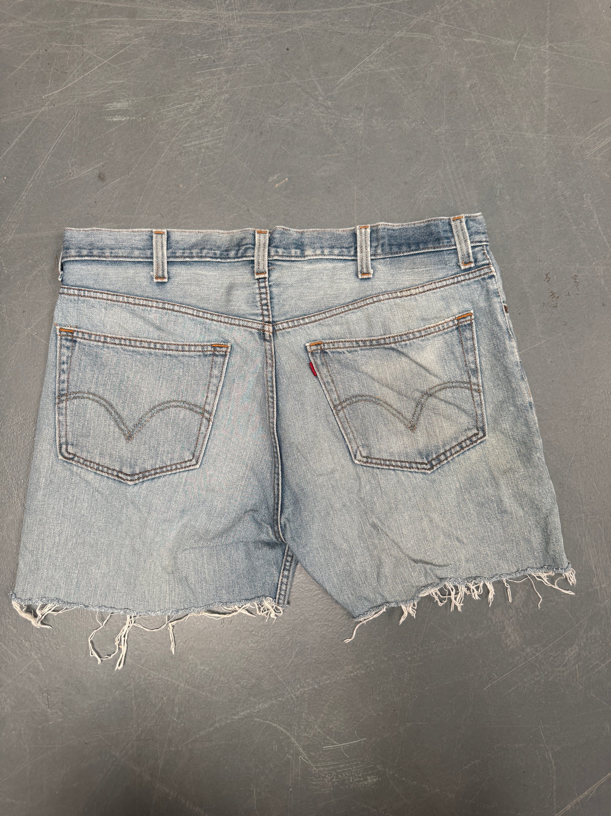 Vintage Levis Cut Off Denim Shorts - 90s Made - W 40 - SH828