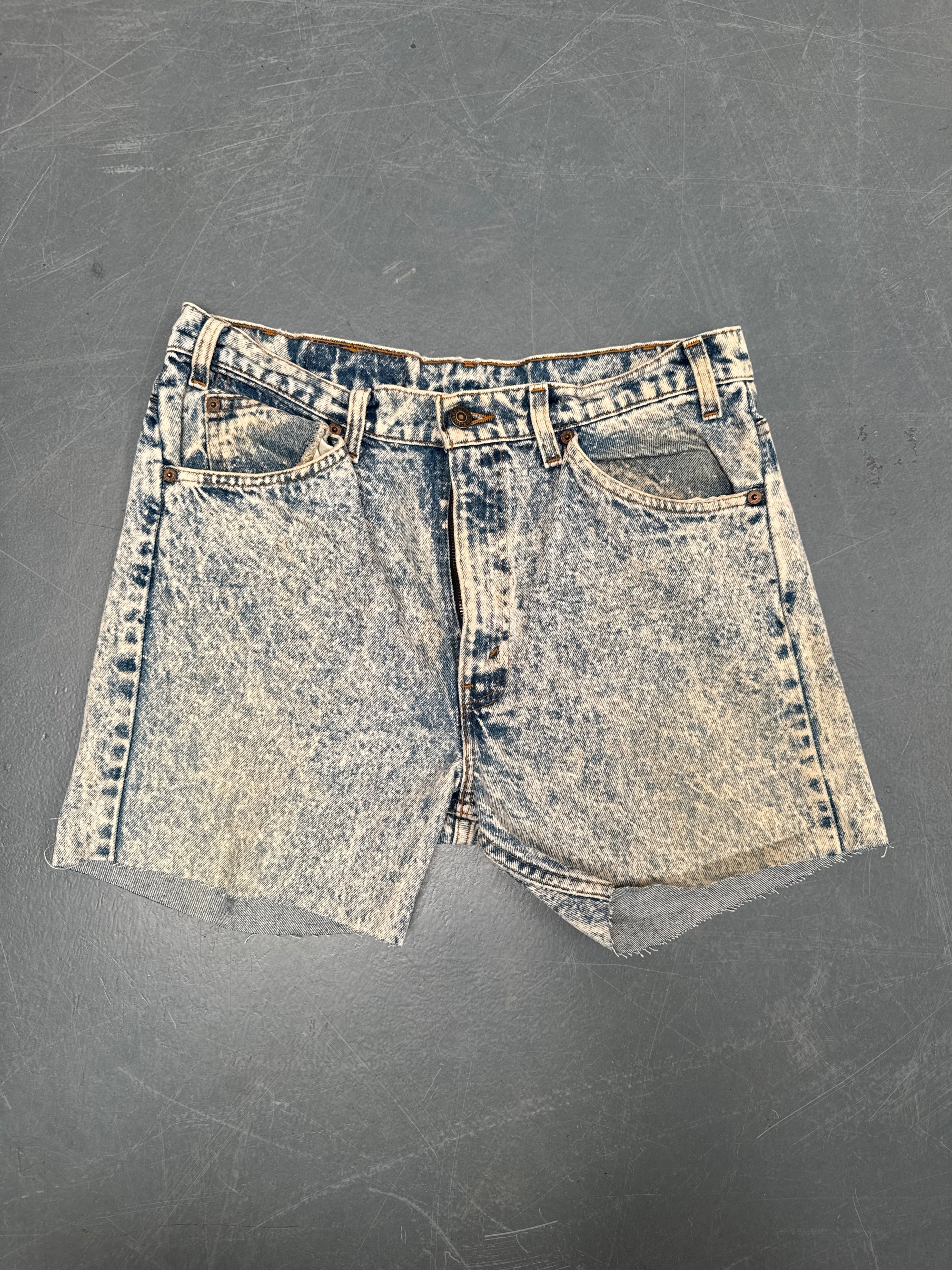 Vintage Levis Cut Off Denim Shorts - 90s Made - W 32 - SH839