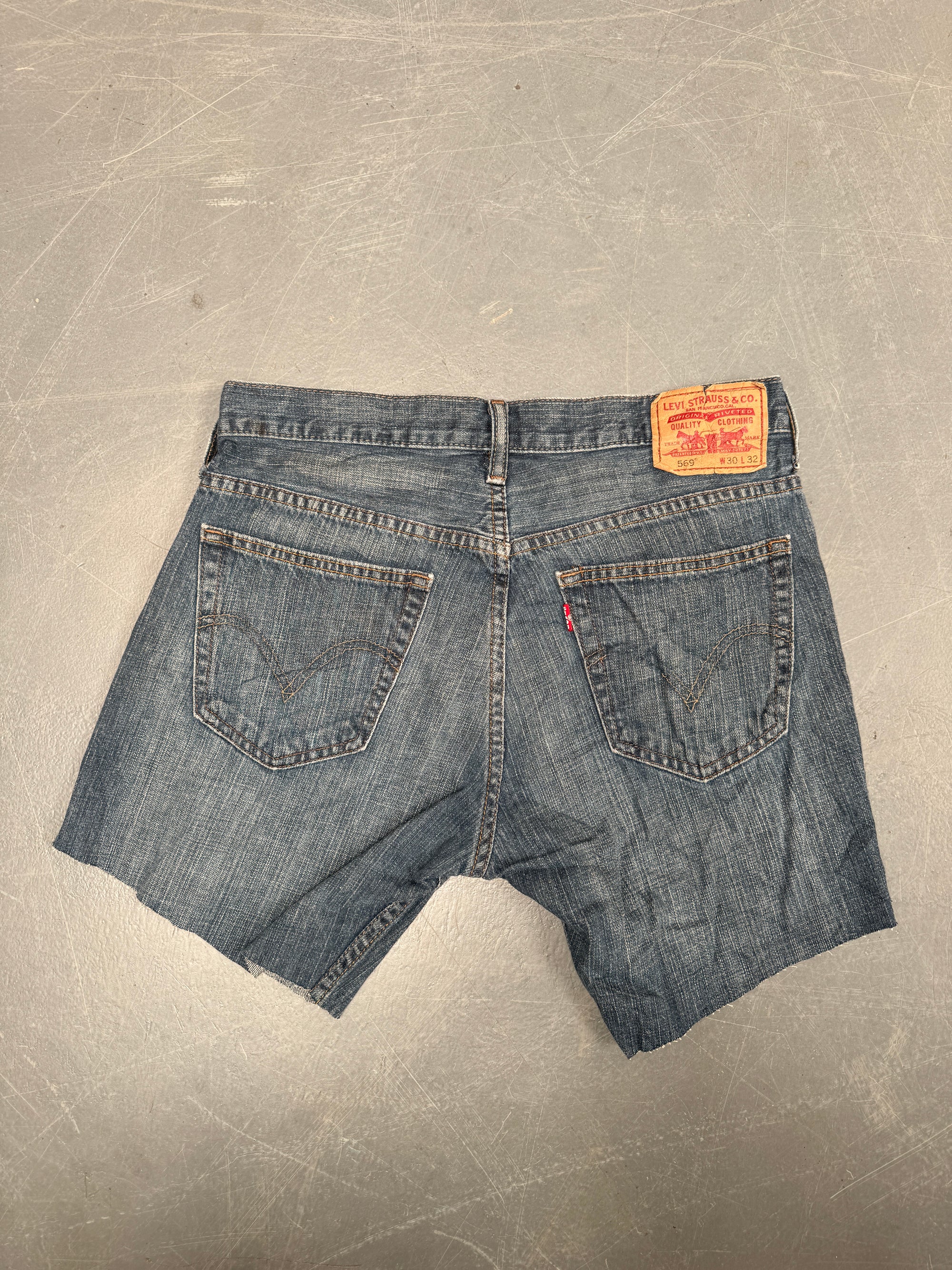 Vintage Levis Cut Off Denim Shorts - 90s Made - W 32 - SH852
