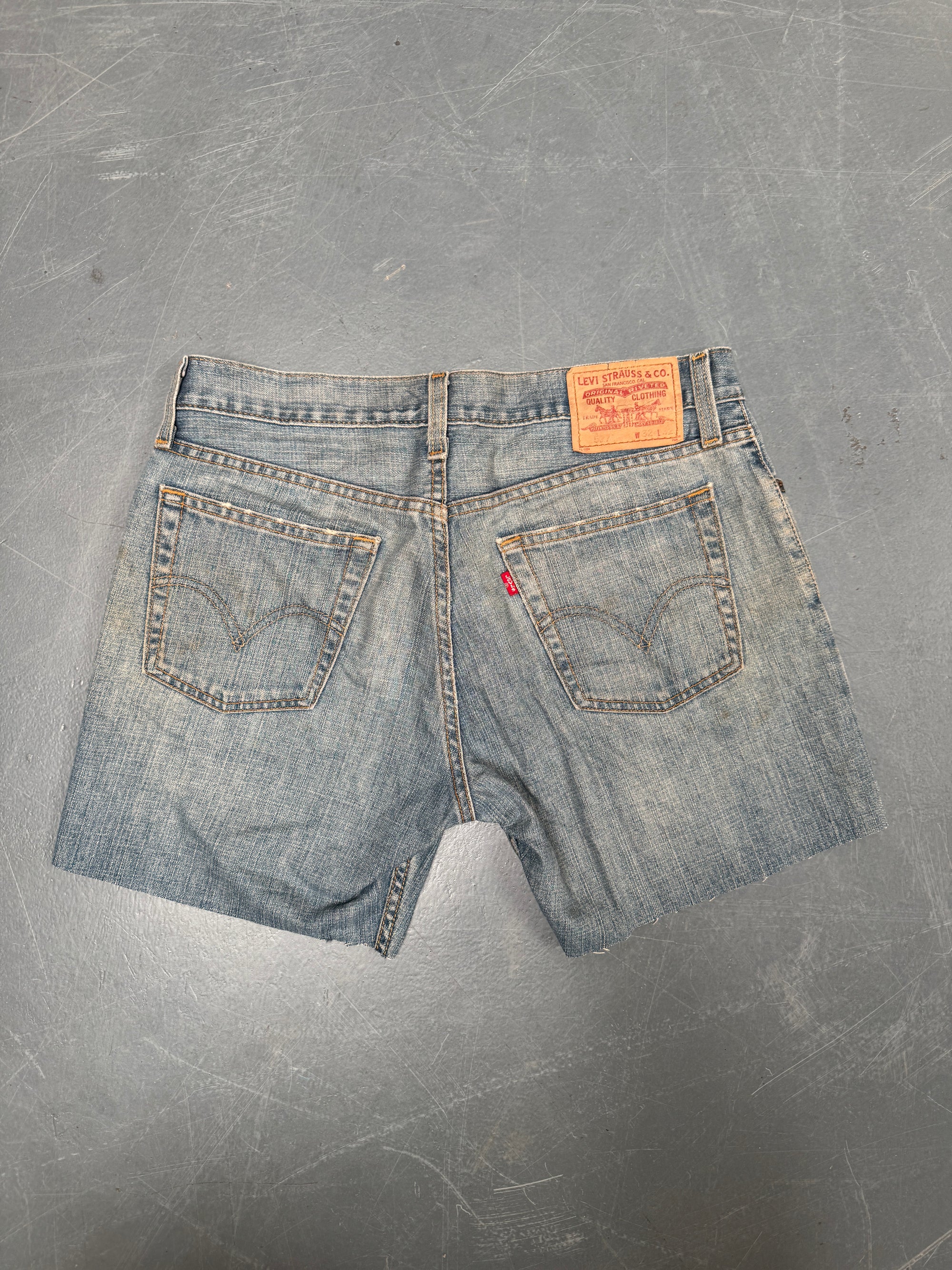 Vintage Levis Cut Off Denim Shorts - 90s Made - W 32 - SH866