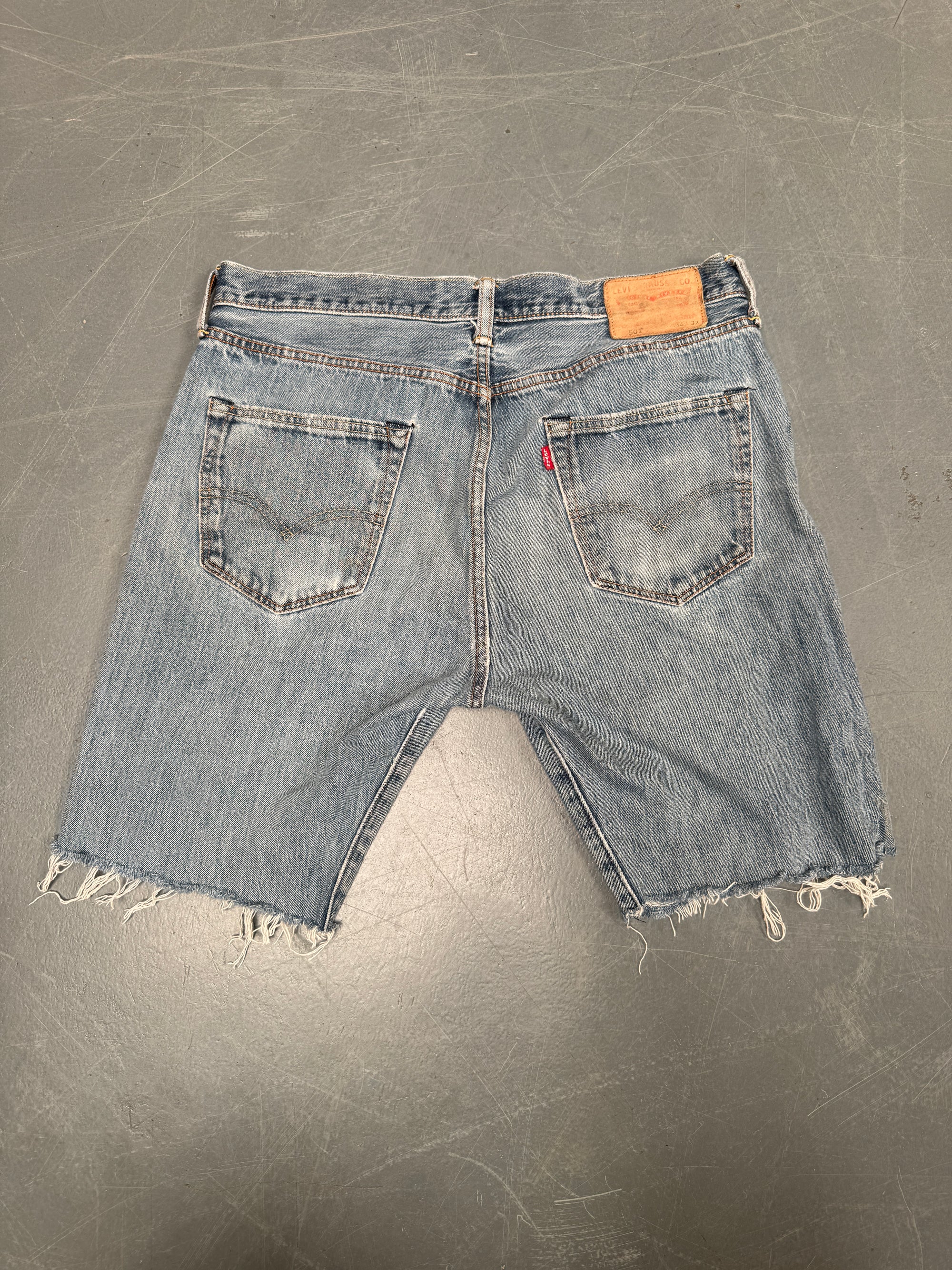 Vintage Levis Cut Off Denim Shorts - 90s Made - W 34 - SH869