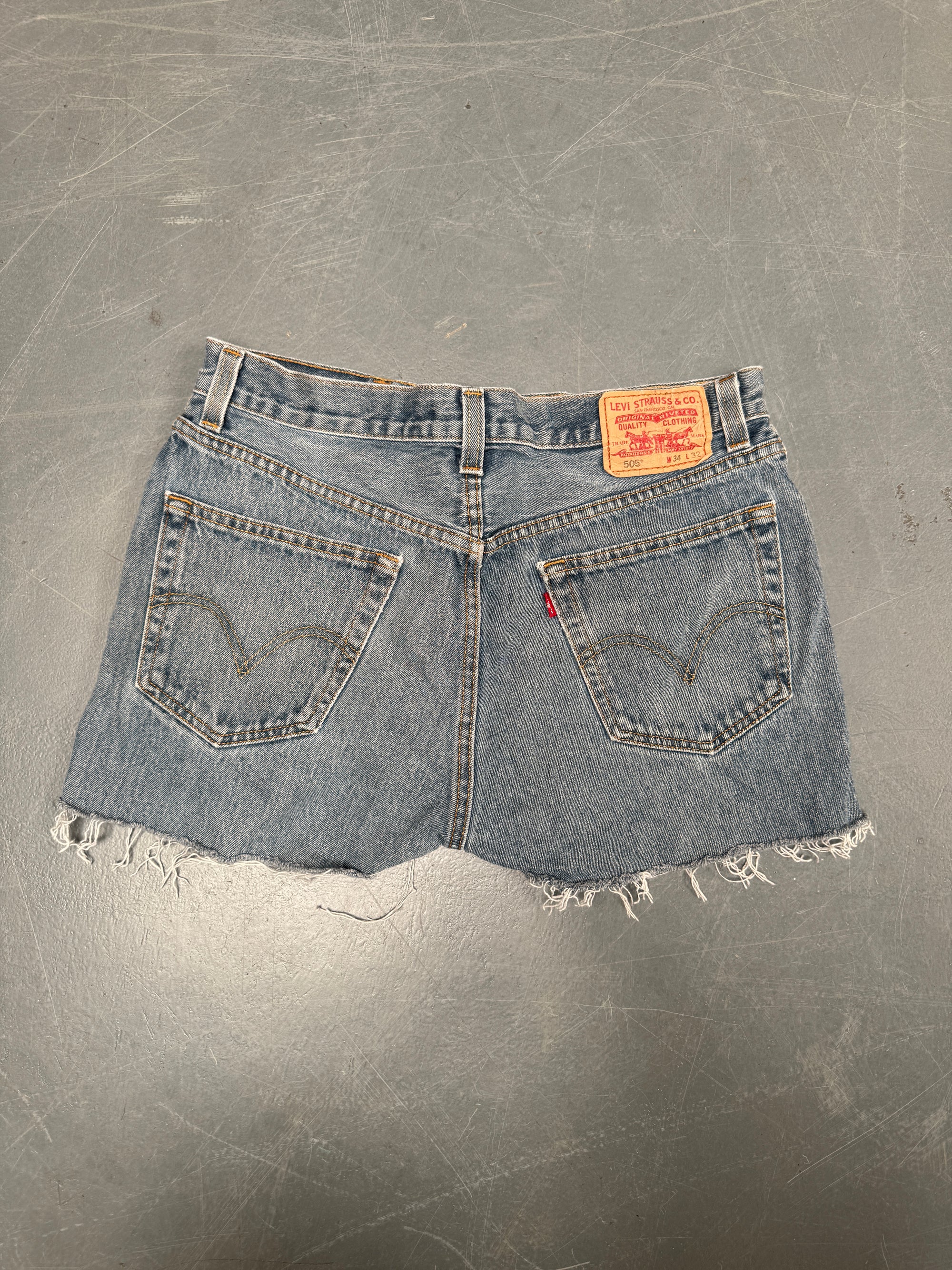 Vintage Levis Cut Off Denim Shorts - 90s Made - W 34 - SH872