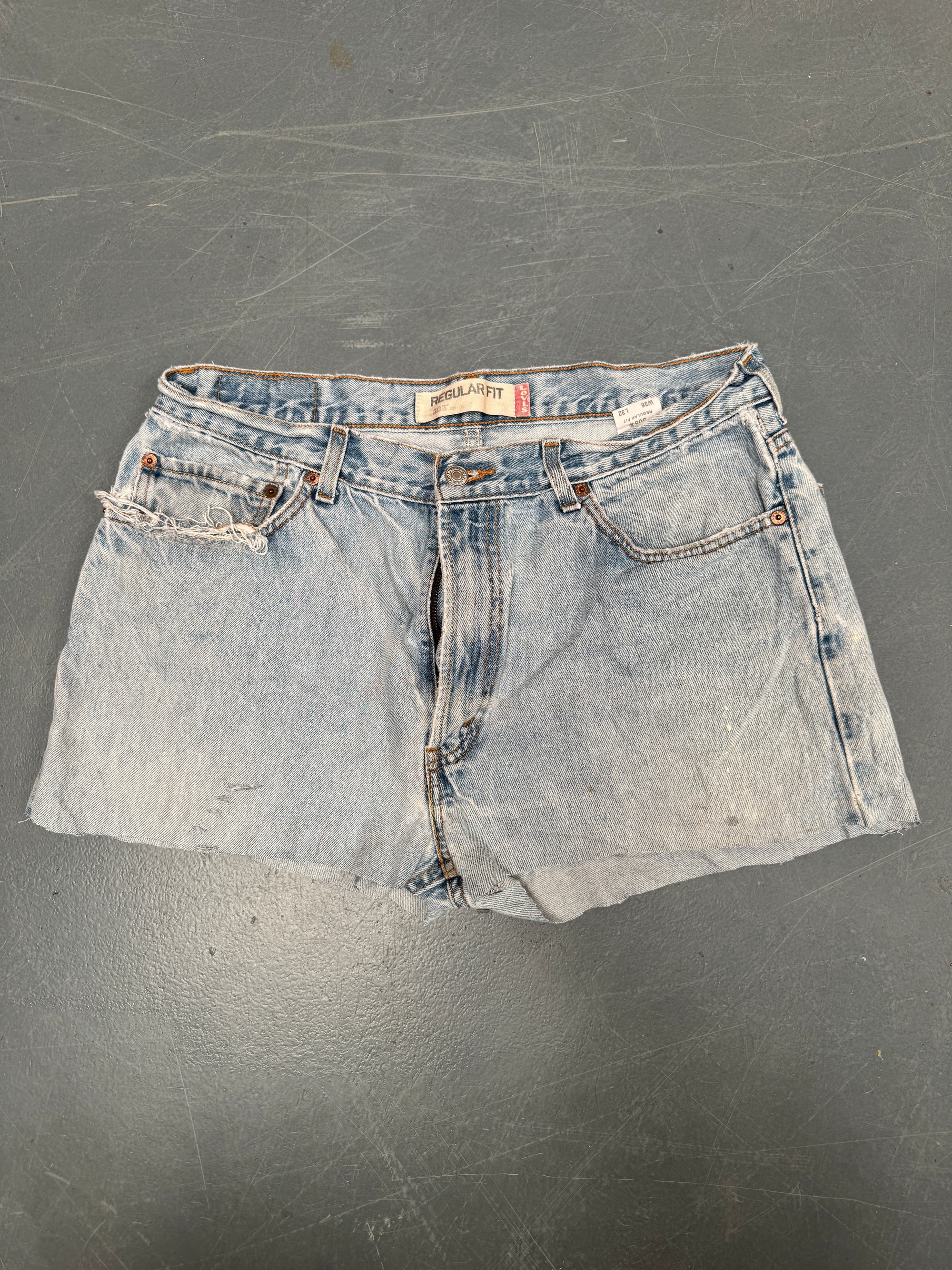 Vintage Levis Cut Off Denim Shorts - 90s Made - W 32 - SH880