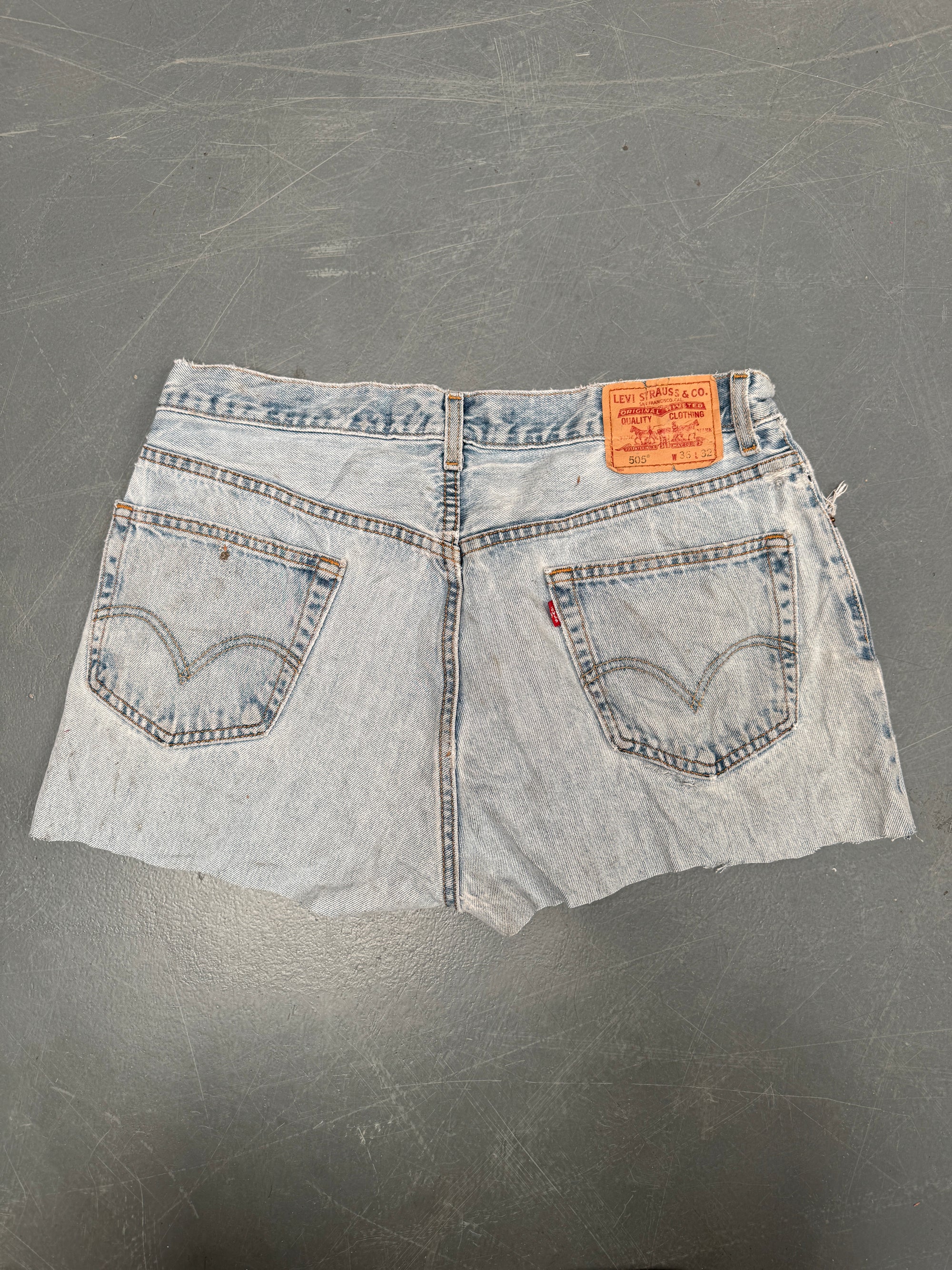 Vintage Levis Cut Off Denim Shorts - 90s Made - W 32 - SH880