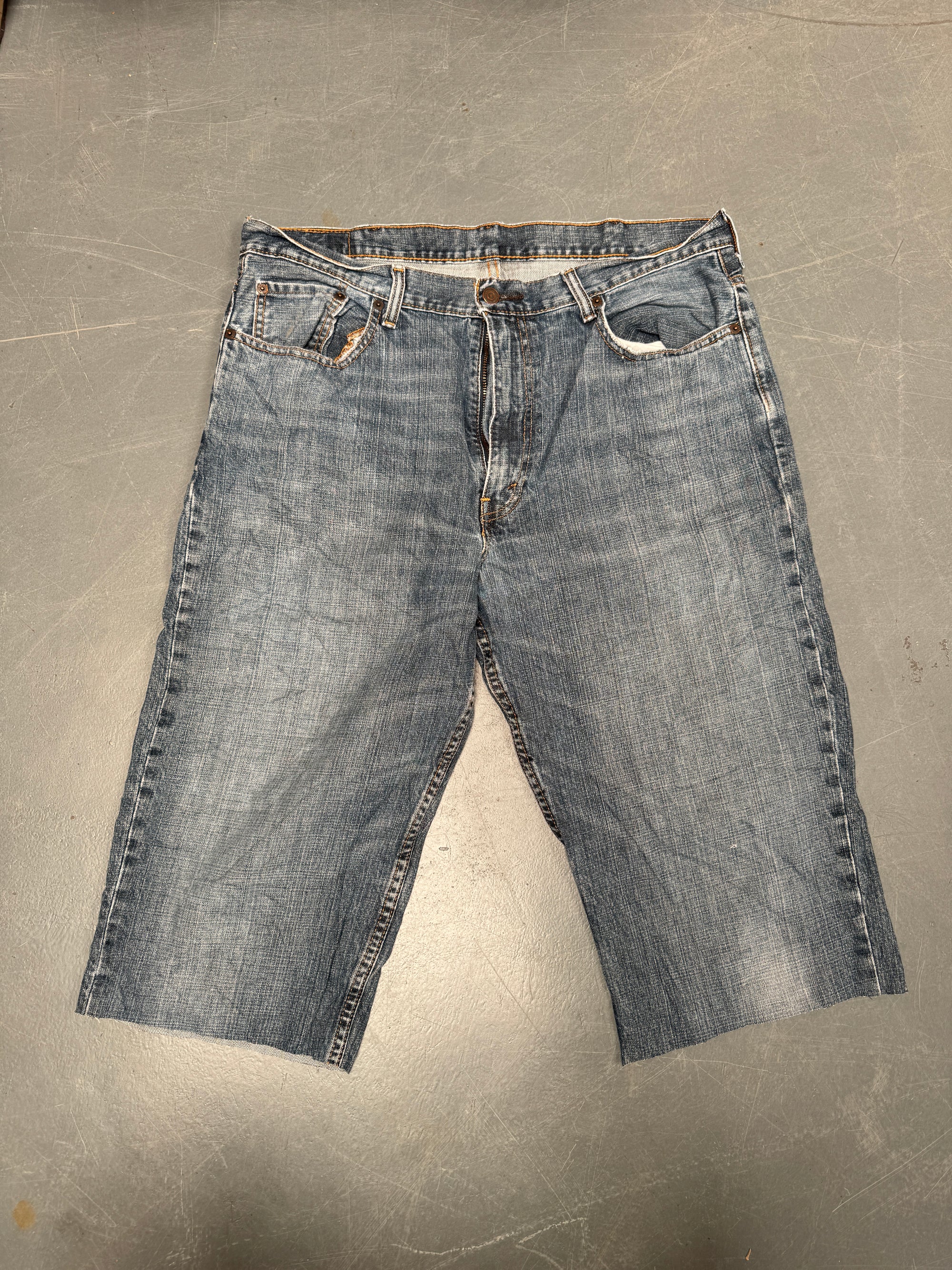 Vintage Levis Cut Off Denim Shorts - 90s Made - W 36 - SH885