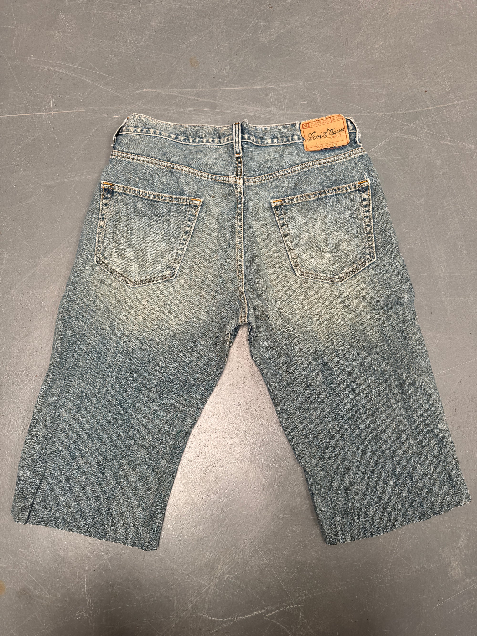 Vintage Levis Cut Off Denim Shorts - 90s Made - W 32 - SH887