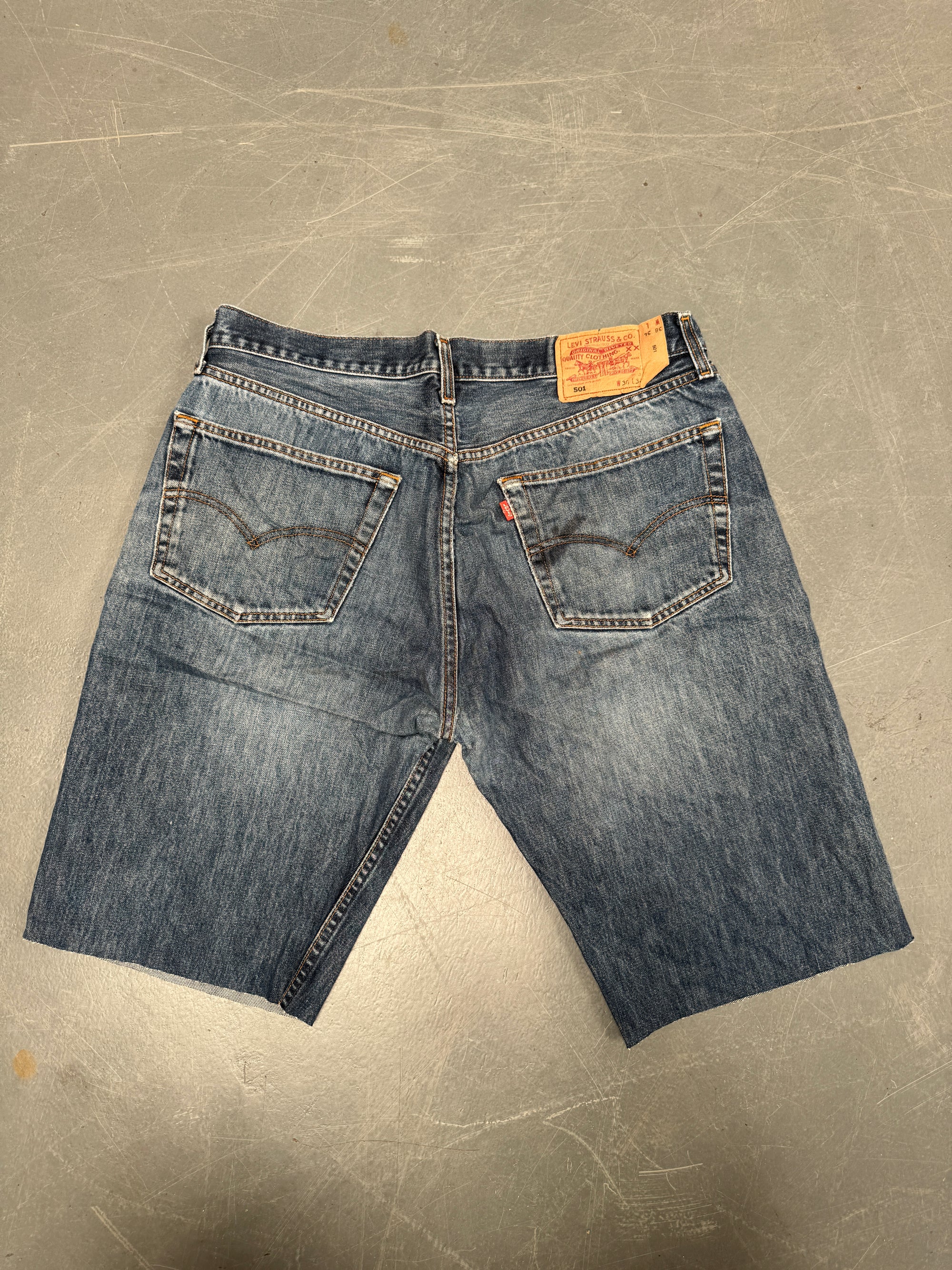 Vintage Levis Cut Off Denim Shorts - 90s Made - W 34 - SH889