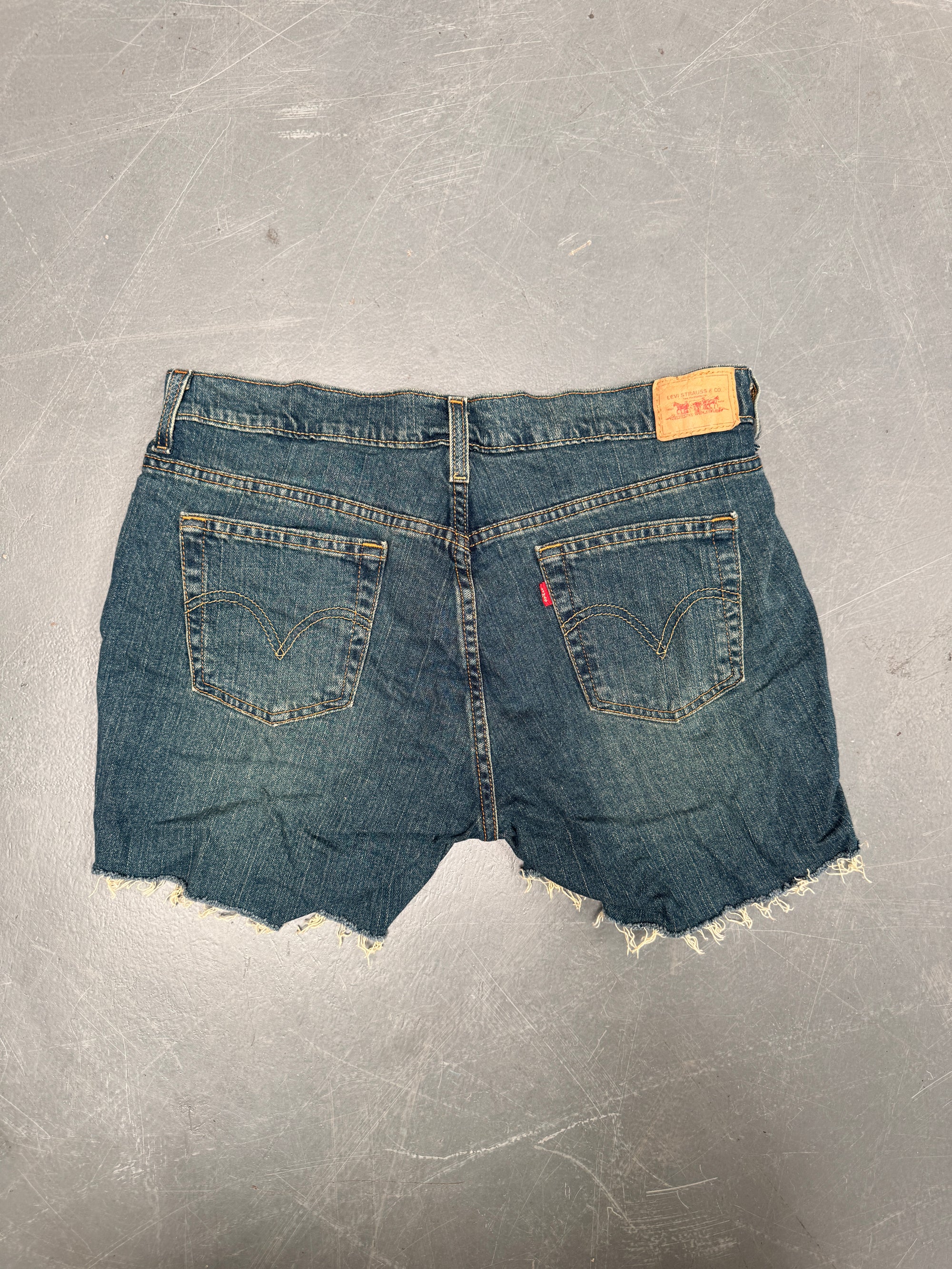 Vintage Levis Cut Off Denim Shorts - 90s Made - W 32 - SH897