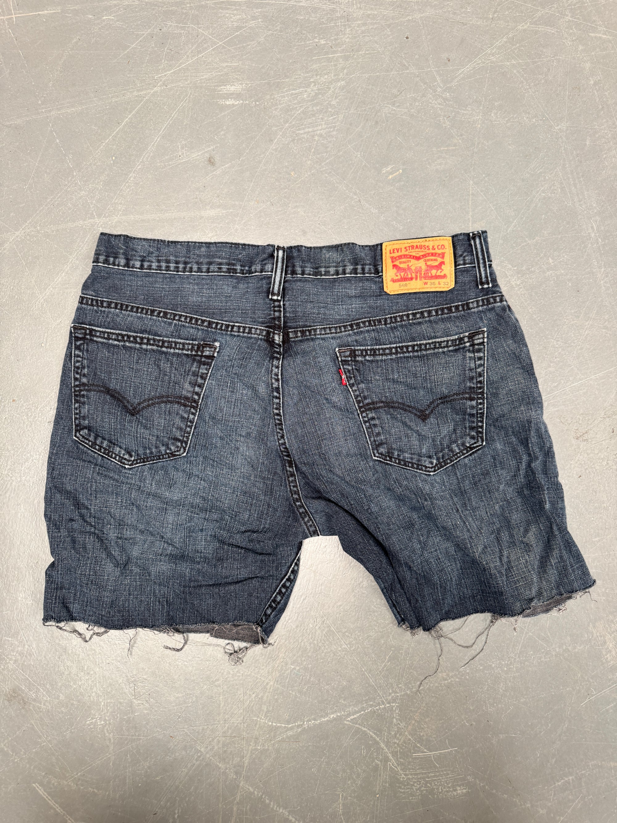 Vintage Levis Cut Off Denim Shorts - 90s Made - W 36 - SH900