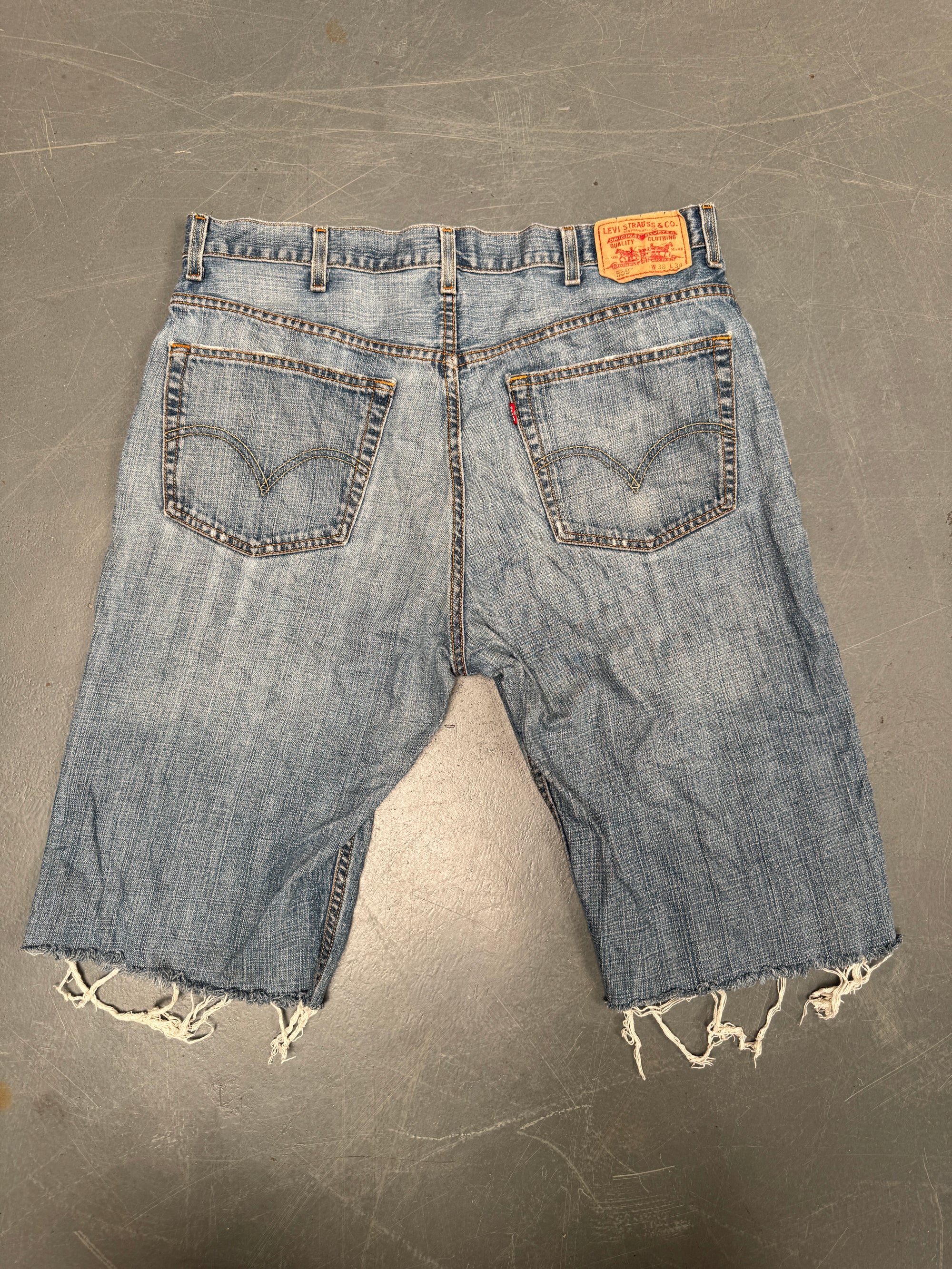 Vintage Levis Cut Off Denim Shorts - 90s Made - W 36 - SH901