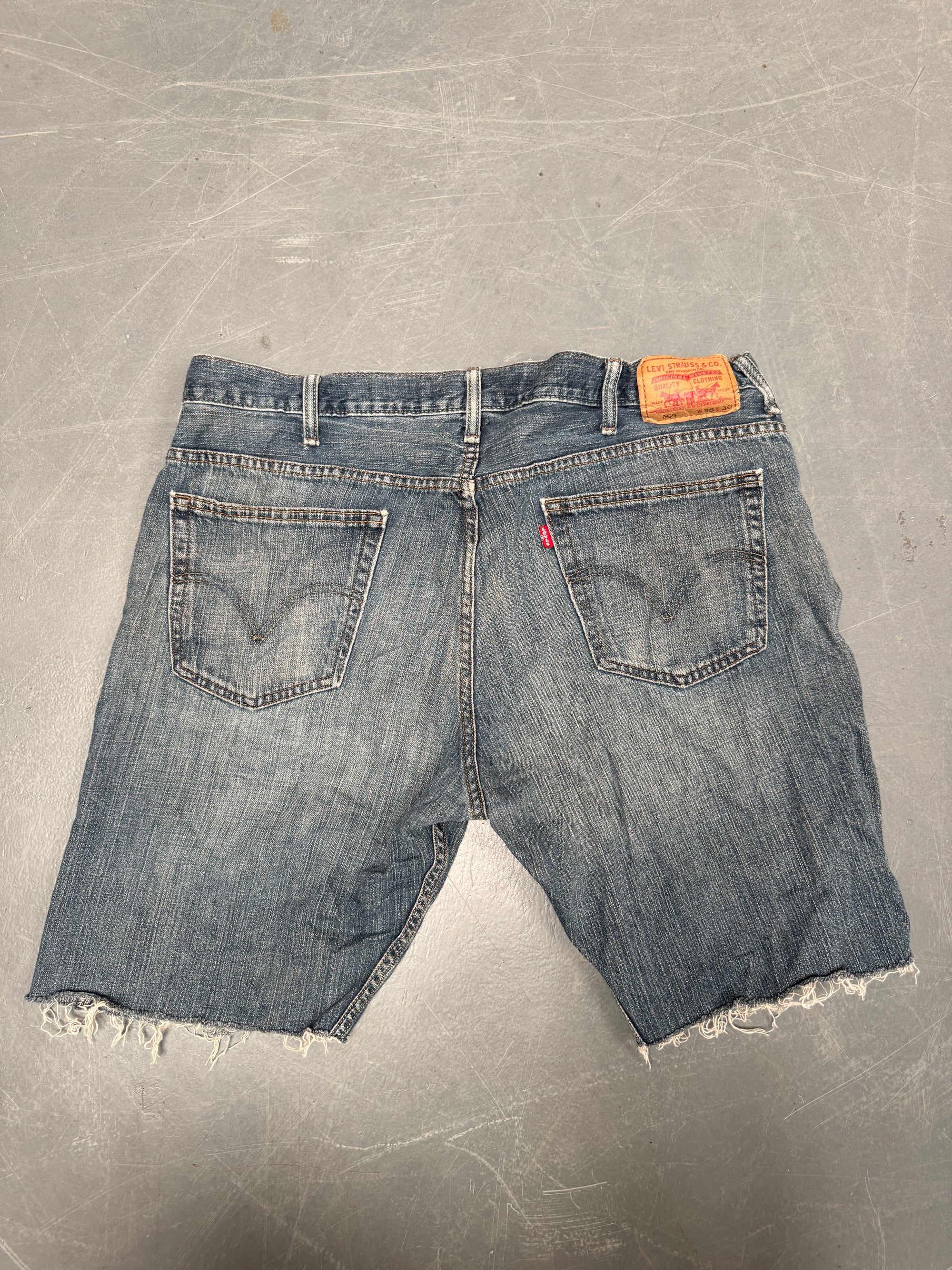 Vintage Levis Cut Off Denim Shorts - 90s Made - W 40 - SH905