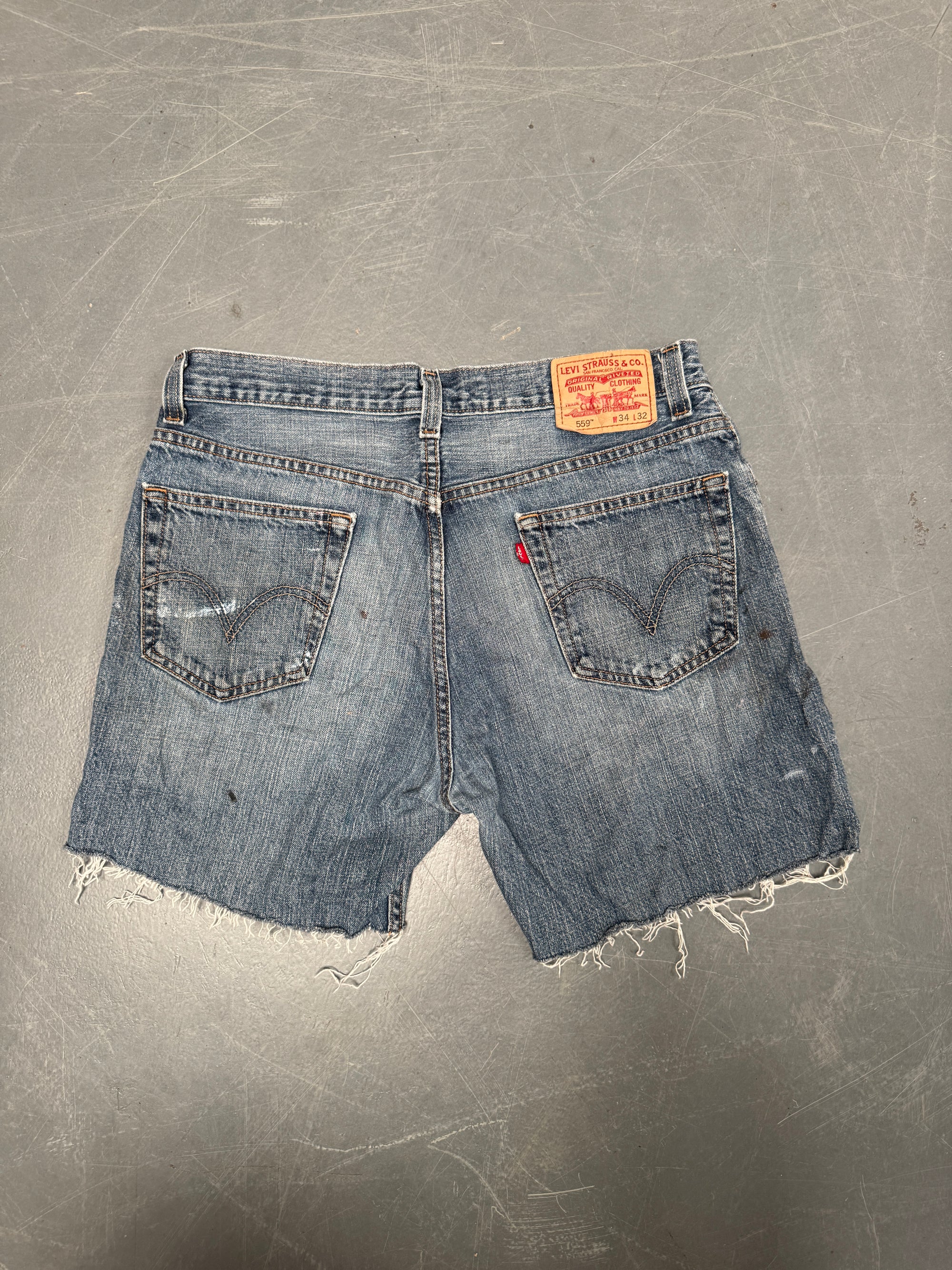 Vintage Levis Cut Off Denim Shorts - 90s Made - W 32 - SH907