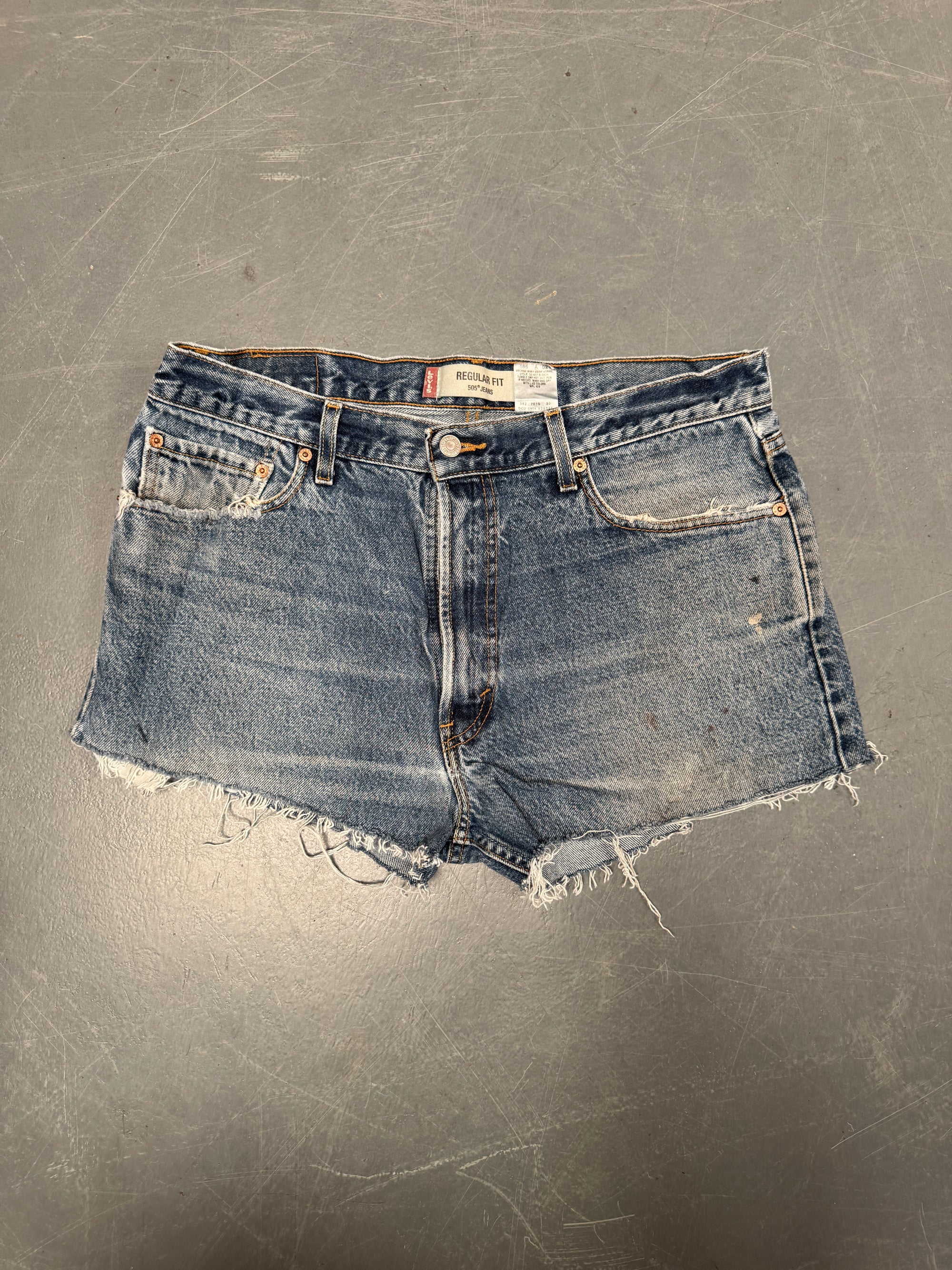 Vintage Levis Cut Off Denim Shorts - 90s Made - W 34 - SH911