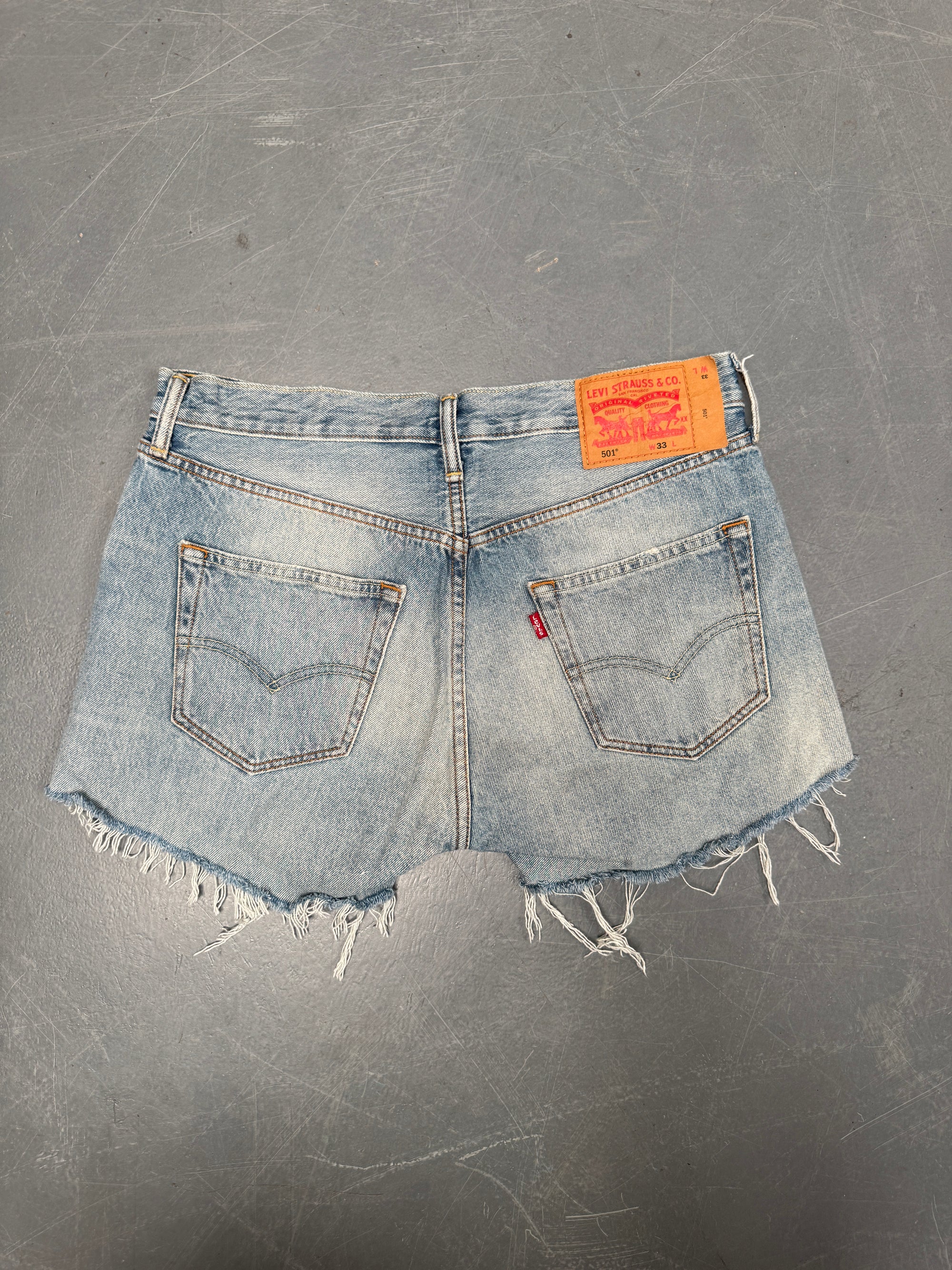 Vintage Levis Cut Off Denim Shorts - 90s Made - W 32 - SH912