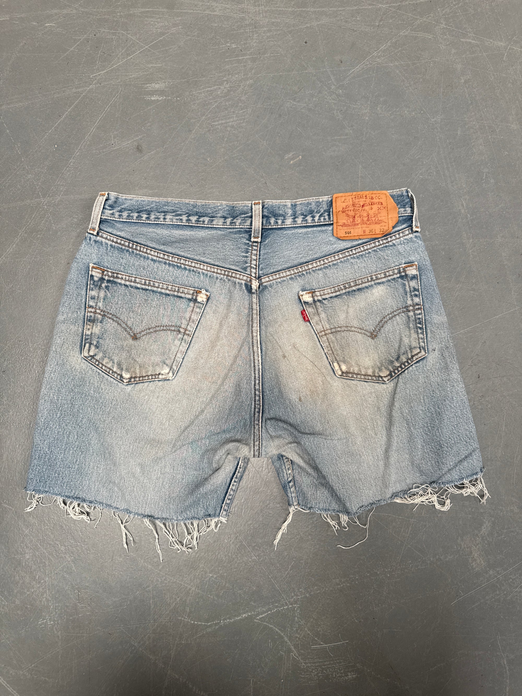 Vintage Levis Cut Off Denim Shorts - 90s Made - W 34 - SH940
