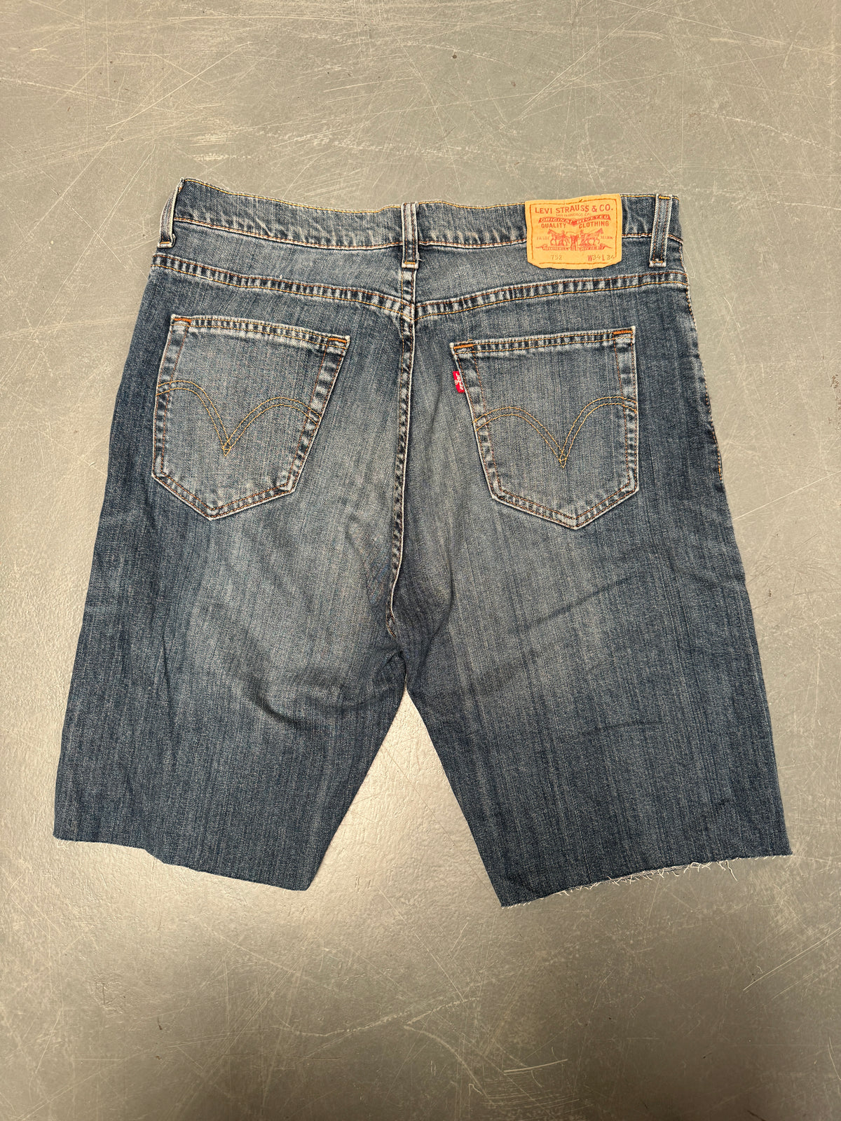 Vintage Levis Cut Off Denim Shorts - 90s Made - W 34 - SH979