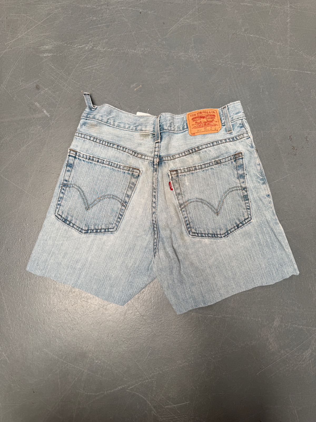 Vintage Levis Cut Off Denim Shorts - 90s Made - W 28 - SH985