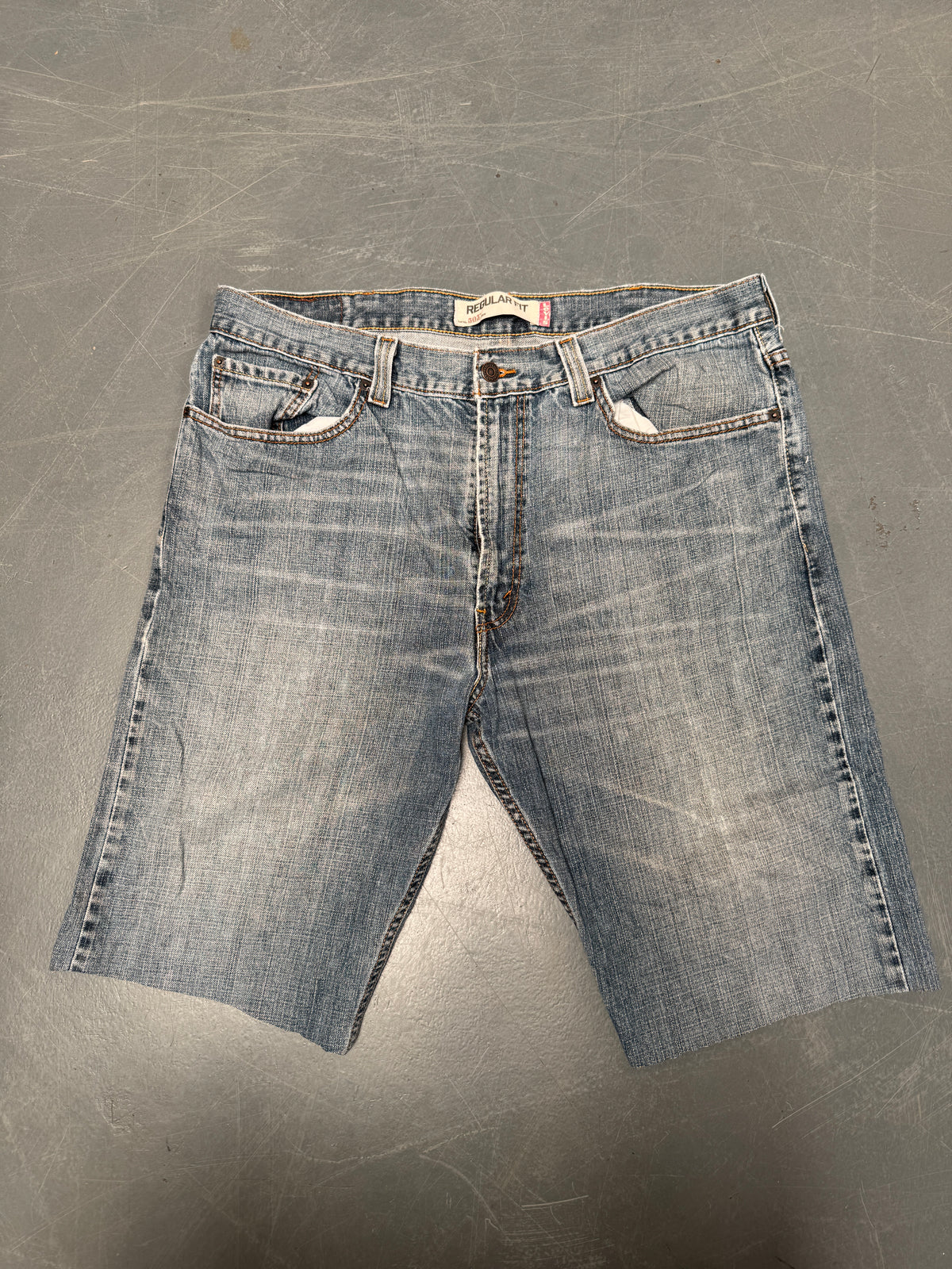 Vintage Levis Cut Off Denim Shorts - 90s Made - W 36 - SH990